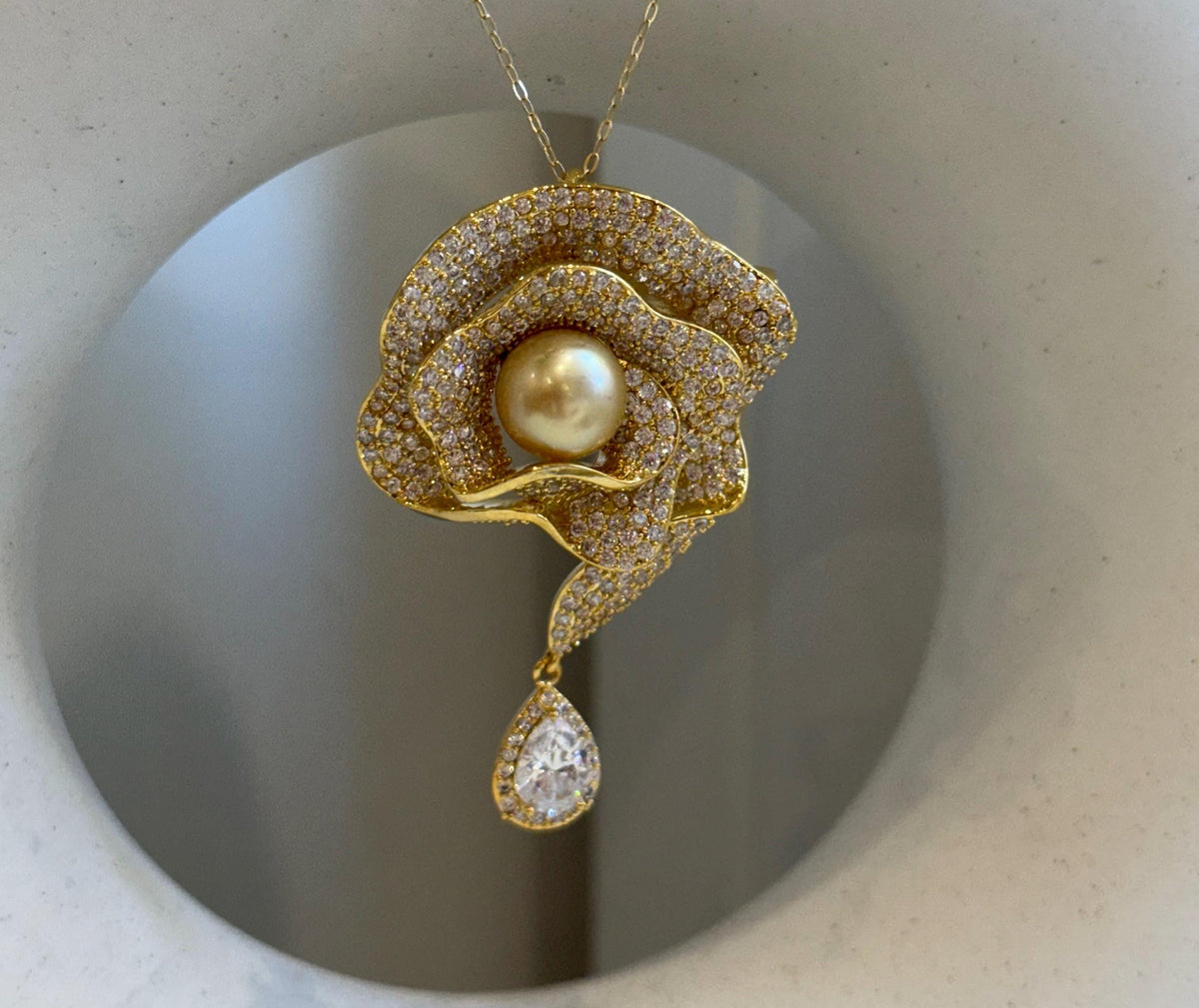South Sea ultra Golden Ocean Pearl Brooch Pendant 2in1: Extreme luster 9.4mm, 3.5x5.4cm cool Floral design brooch. with s925 silver chain.
