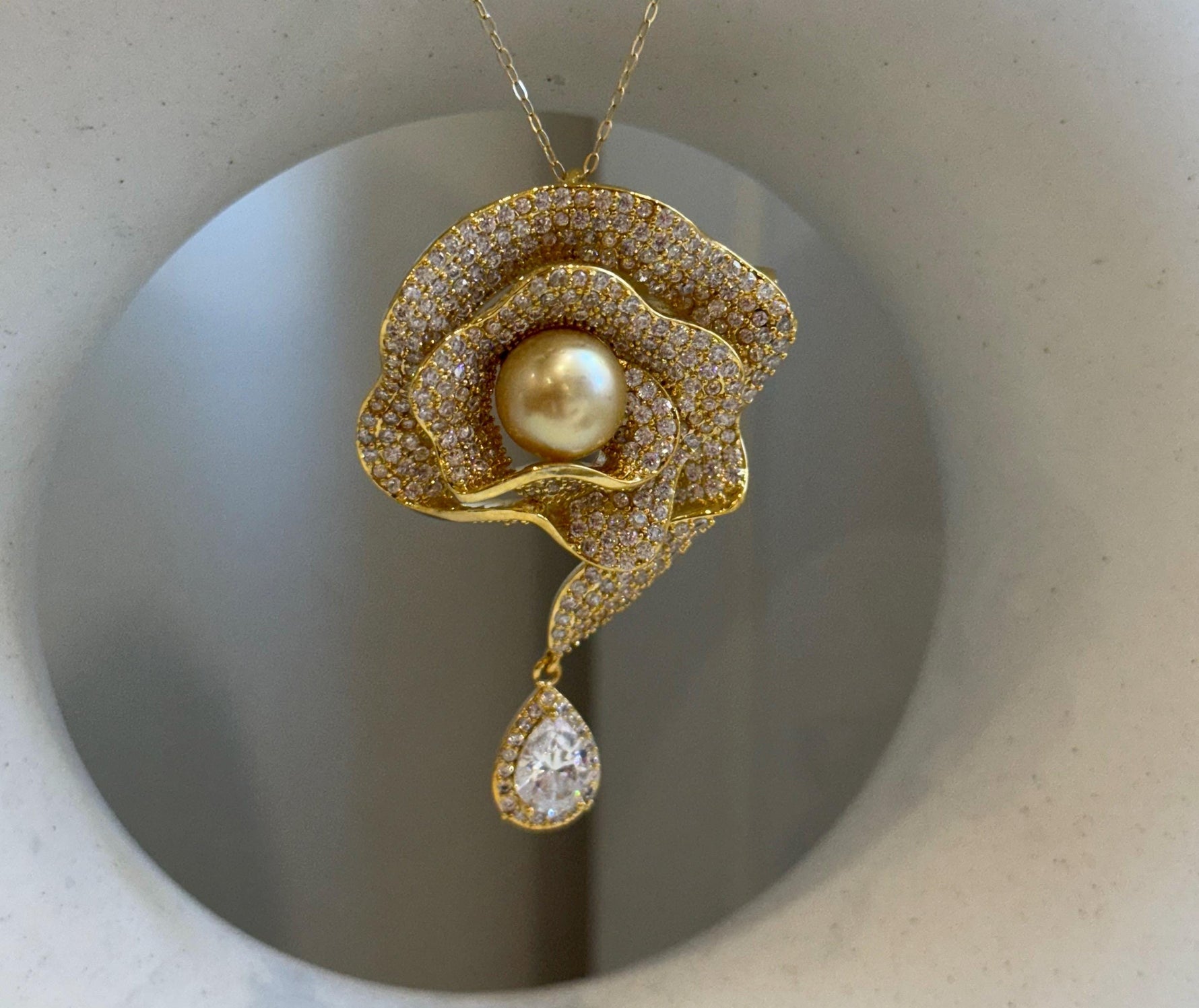 South Sea ultra Golden Ocean Pearl Brooch Pendant 2in1: Extreme luster 9.4mm, 3.5x5.4cm cool Floral design brooch. with s925 silver chain.
