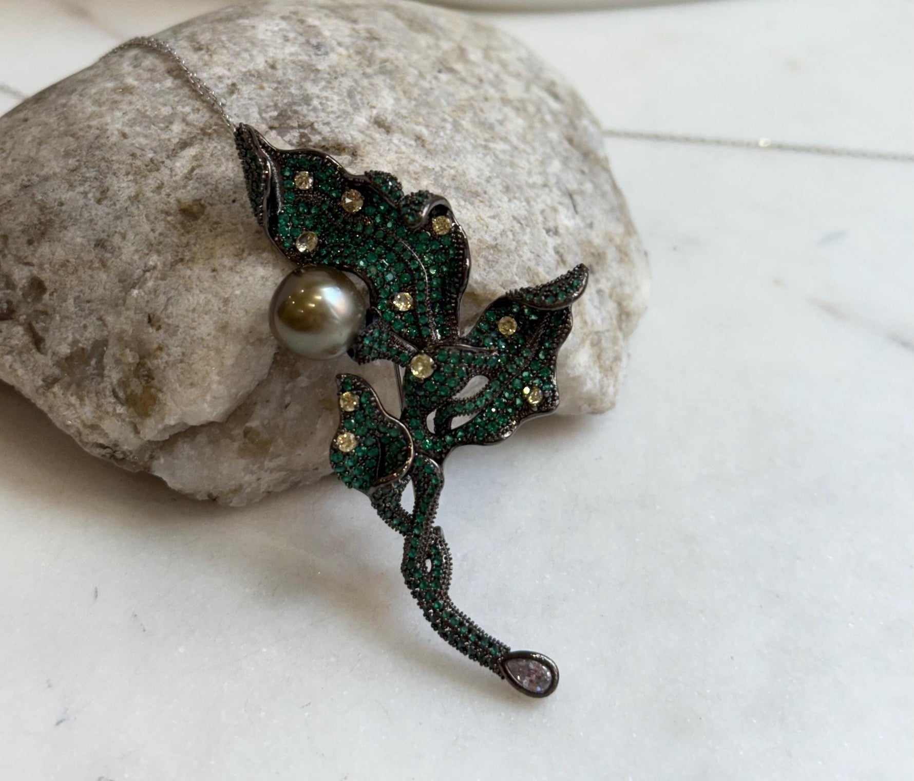 Tahitian Ocean Pearl Brooch Pendant 2in1: Extreme Luster, 10.2mm, pistachio olive pearl, leaf brooch, 3.3x6.7cm, S925 silver chain.