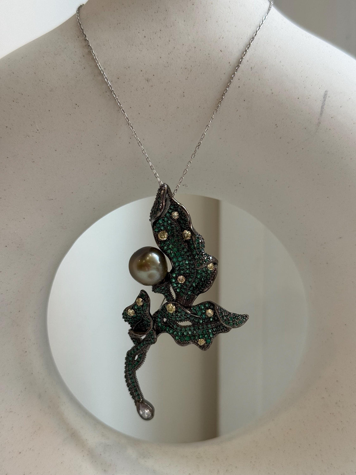 Tahitian Ocean Pearl Brooch Pendant 2in1: Extreme Luster, 10.2mm, pistachio olive pearl, leaf brooch, 3.3x6.7cm, S925 silver chain.