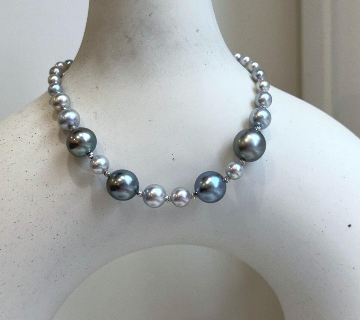 Au750 18K gold 30pcs Akoya Tahitian Ocean Pearls Bracelet: Extreme luster Mirrored effect, 3.5-9.2mm, 18k Gold beads clips, 8”long. gift for her anniversary
