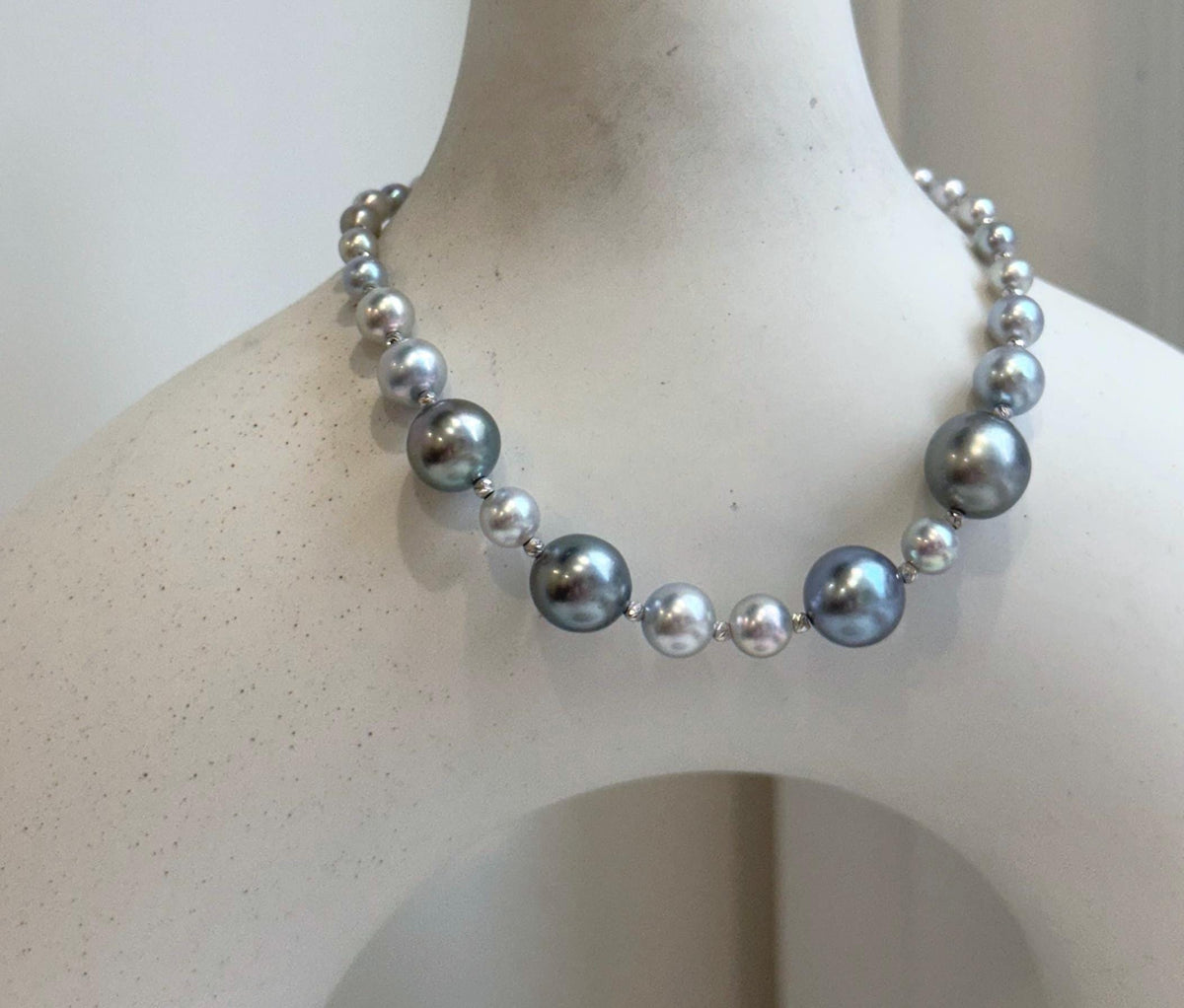 Au750 18K gold 30pcs Akoya Tahitian Ocean Pearls Bracelet: Extreme luster Mirrored effect, 3.5-9.2mm, 18k Gold beads clips, 8”long.