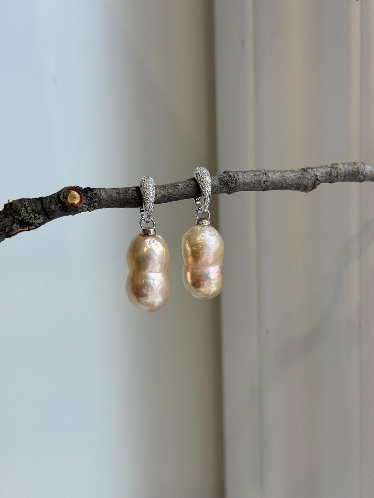 Peanut Keshi Pearls Earrings Hoops: Extreme luster, pink peach gold iridescent pearls green hue, to 20.5mm,s925 silver earrings hoops.