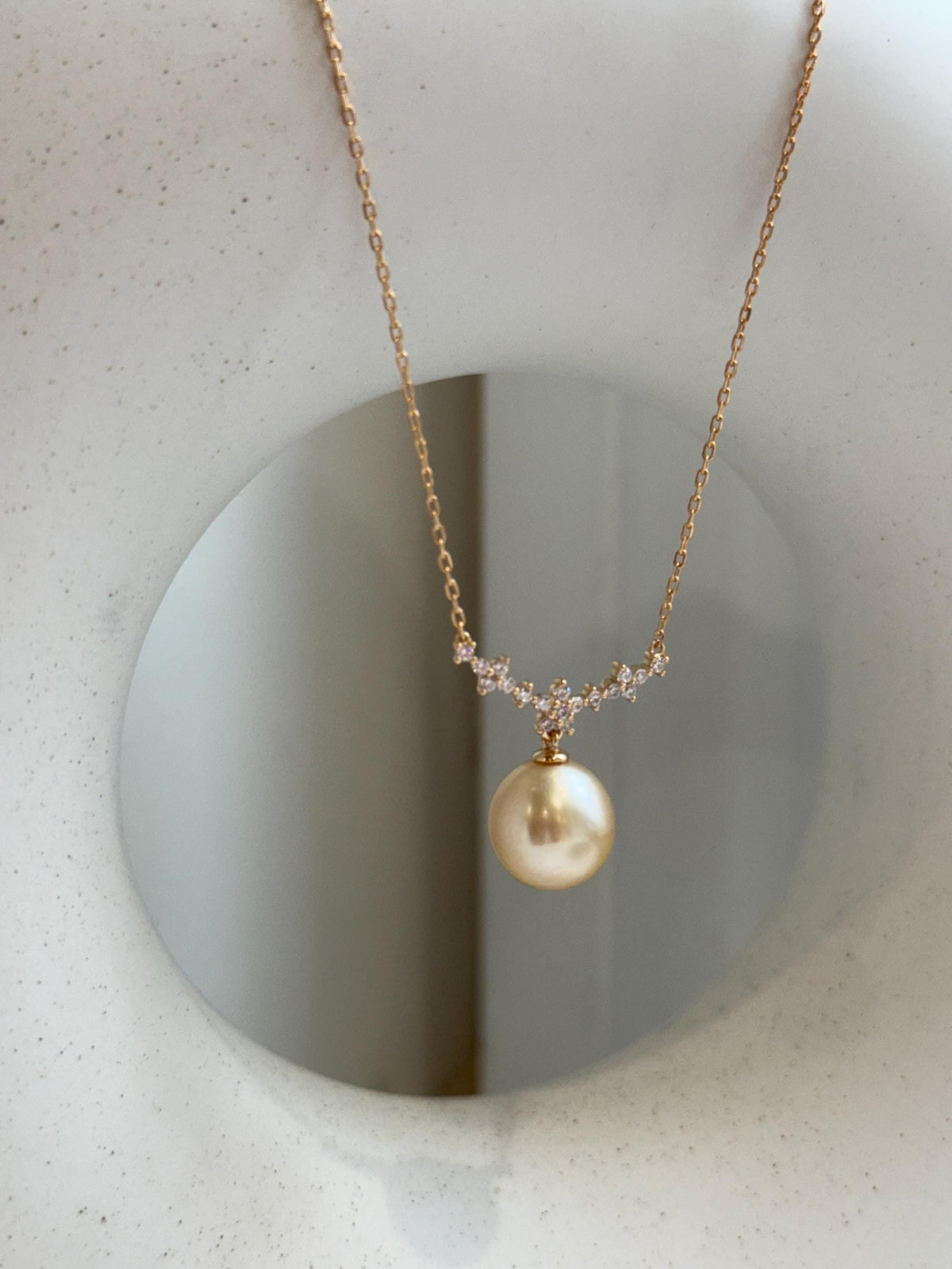 11.5mm South Sea Golden ocean pearl cool Pendant Necklace Set: Extreme luster mirrored, light Gold. To 18.3“