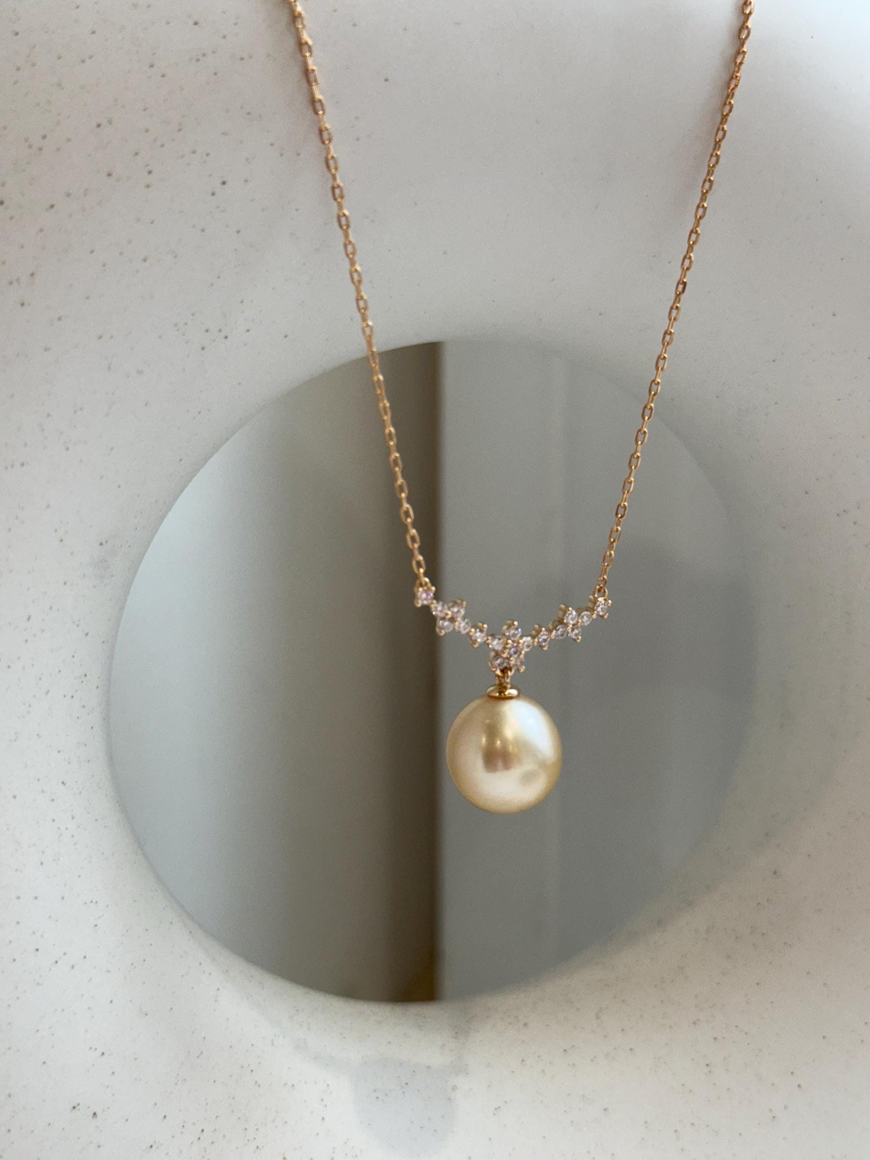 11.5mm South Sea Golden ocean pearl cool Pendant Necklace Set: Extreme luster mirrored, light Gold. To 18.3“