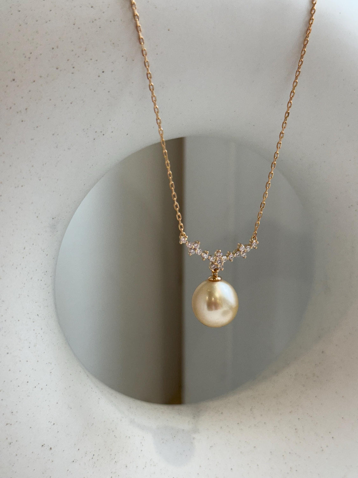 11.5mm South Sea Golden ocean pearl cool Pendant Necklace Set: Extreme luster mirrored, light Gold. To 18.3“