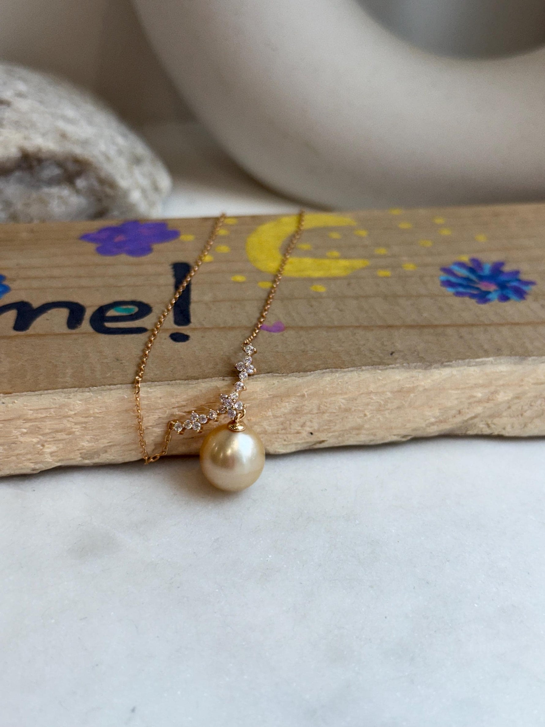 11.5mm South Sea Golden ocean pearl cool Pendant Necklace Set: Extreme luster mirrored, light Gold. To 18.3“