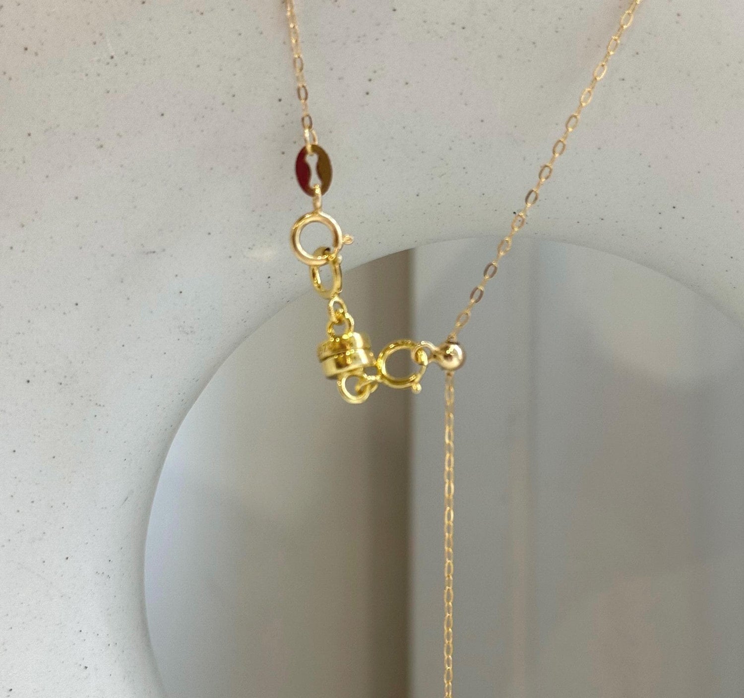 Not for seperate purchase!! s925 magnetic double clips. Gold color. Make Puton easy for necklaces.