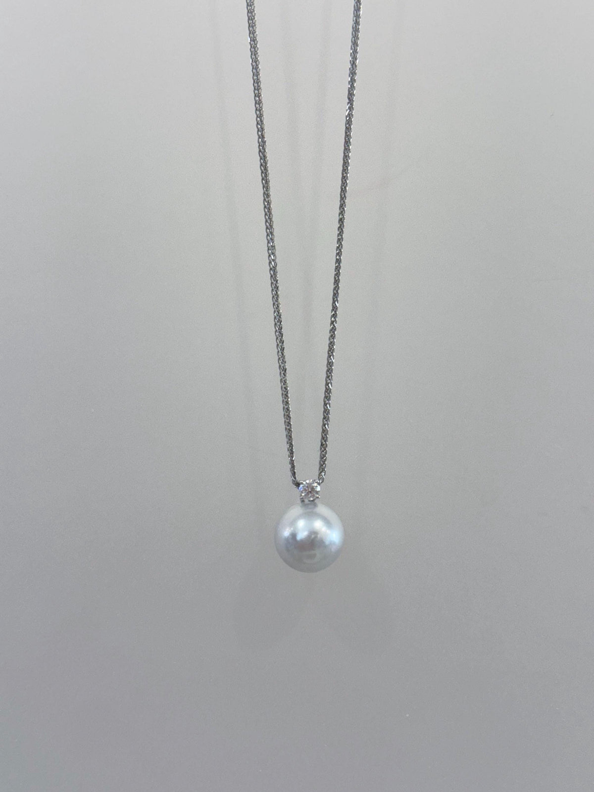 18k gold saltwater white pearl pendant