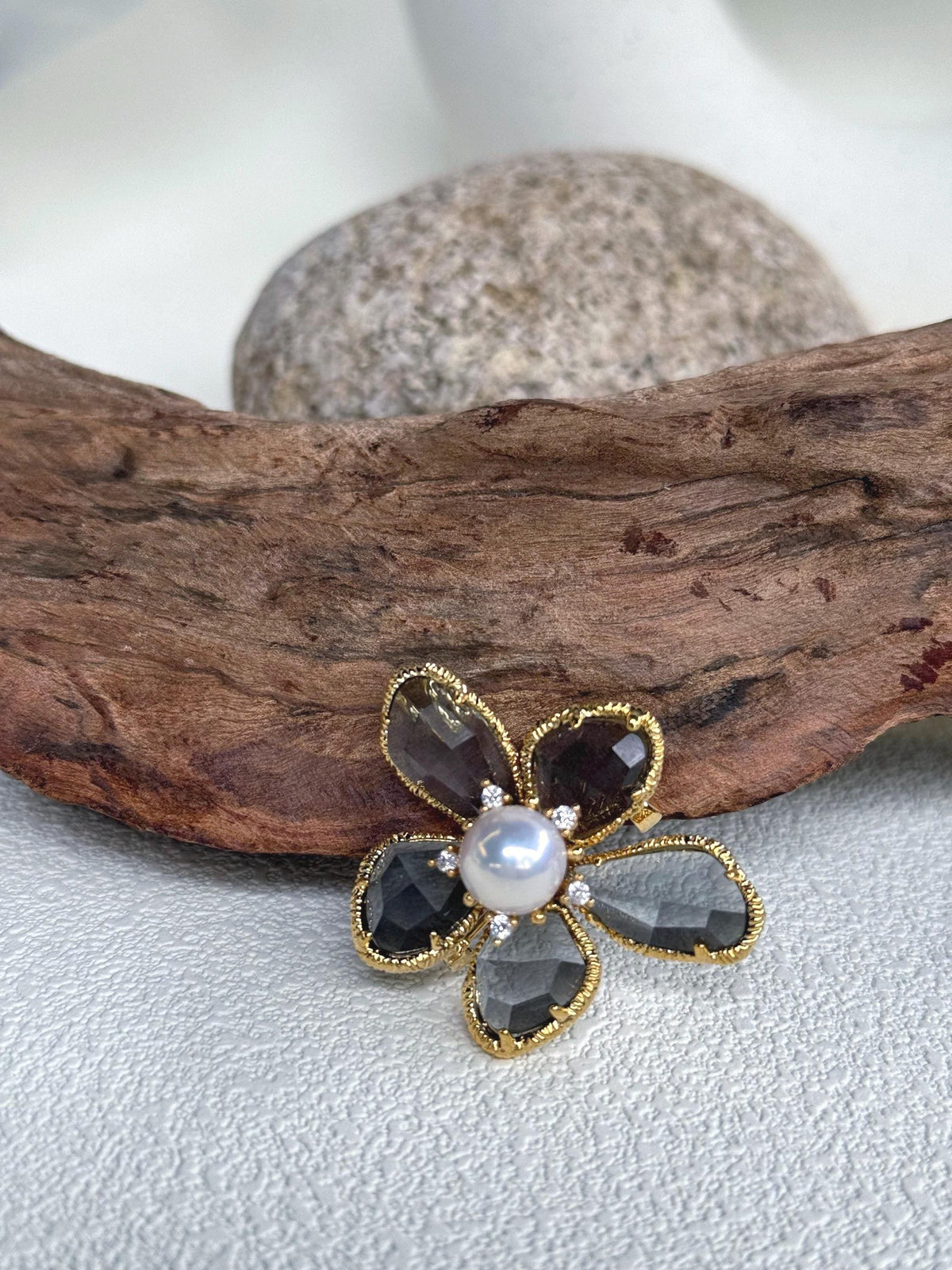 White Pearl Floral Brooch Pendant 2in1: Extreme Luster mirrored, 9.3mm, white pearl, 3.3x4.1cm, S925 silver chain.