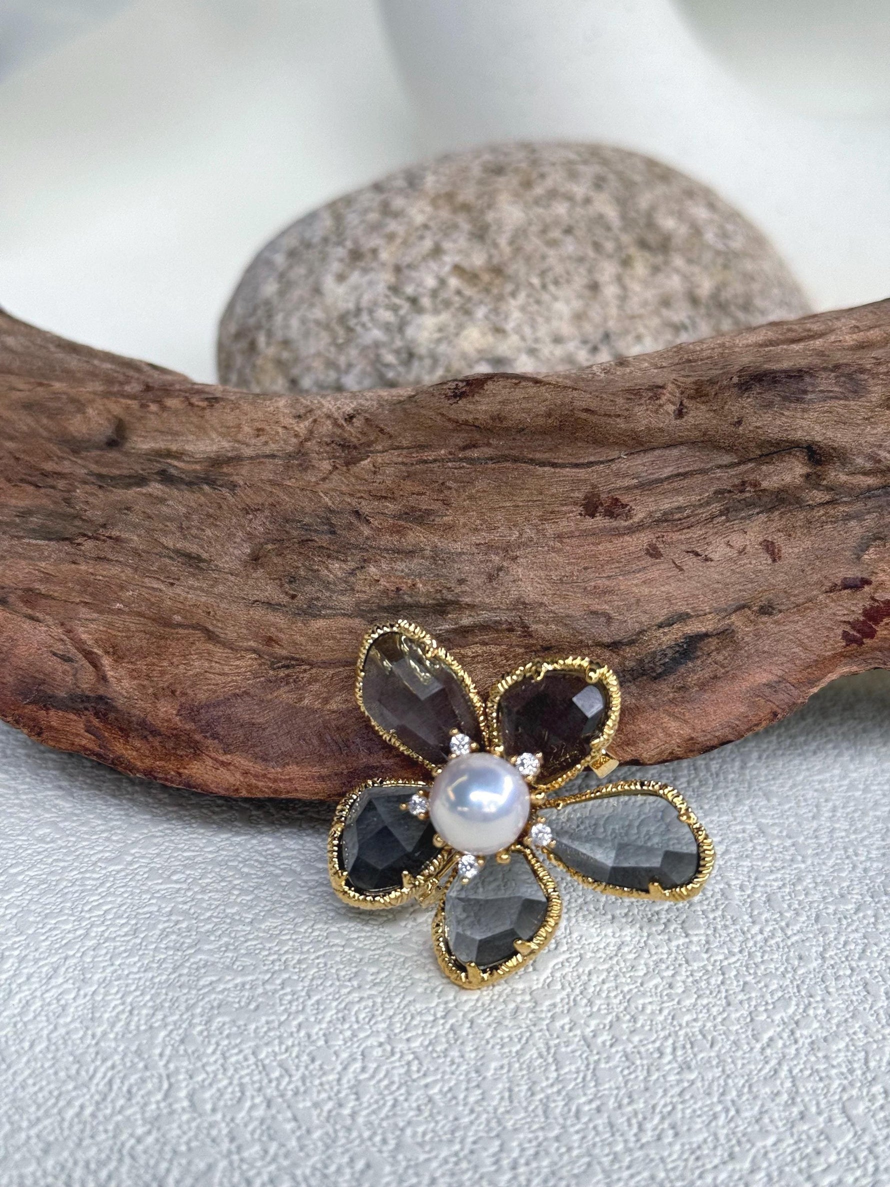White Pearl Floral Brooch Pendant 2in1: Extreme Luster mirrored, 9.3mm, white pearl, 3.3x4.1cm, S925 silver chain.