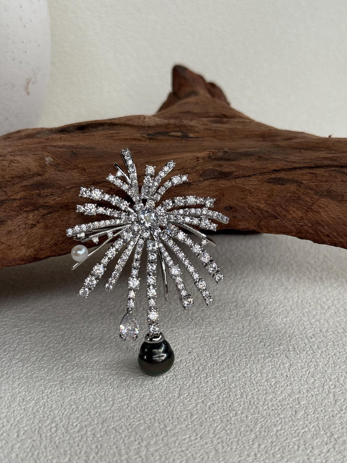 Tahitian Ocean Pearl Brooch Pendant 2in1: Extreme luster mirrored, 9.8mm green black, Fireworks Copper Brooch, s925 silver chain.
