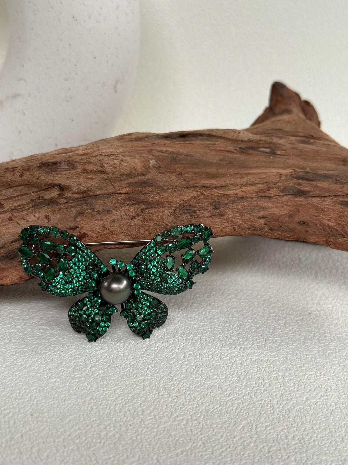Tahitian Ocean Pearl Butterfly Brooch Pendant 2in1: Extreme Luster mirrrored, 10.2mm, platinum black pearl, 6x4cm, S925 silver chain.