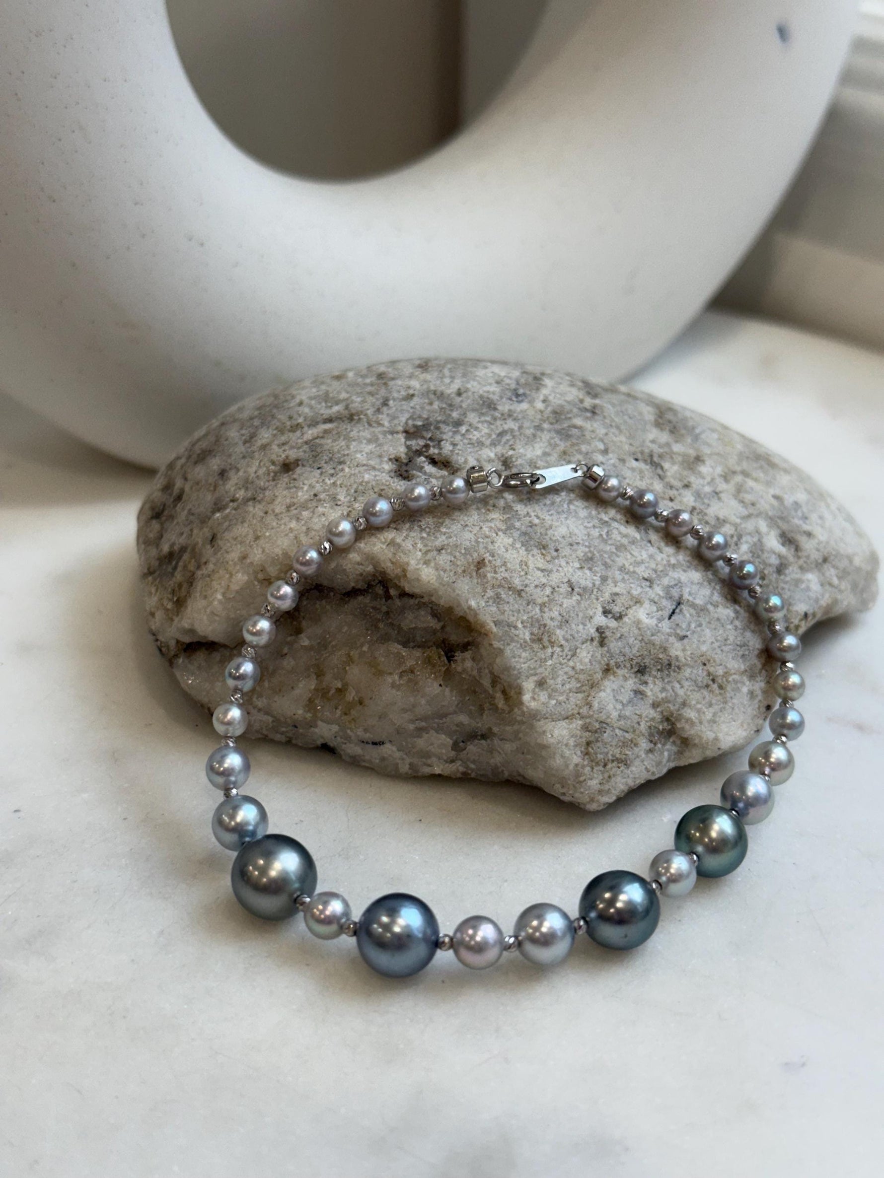 Au750 18K gold 30pcs Akoya Tahitian Ocean Pearls Bracelet: Extreme luster Mirrored effect, 3.5-9.2mm, 18k Gold beads clips, 8”long. gift for her birthday