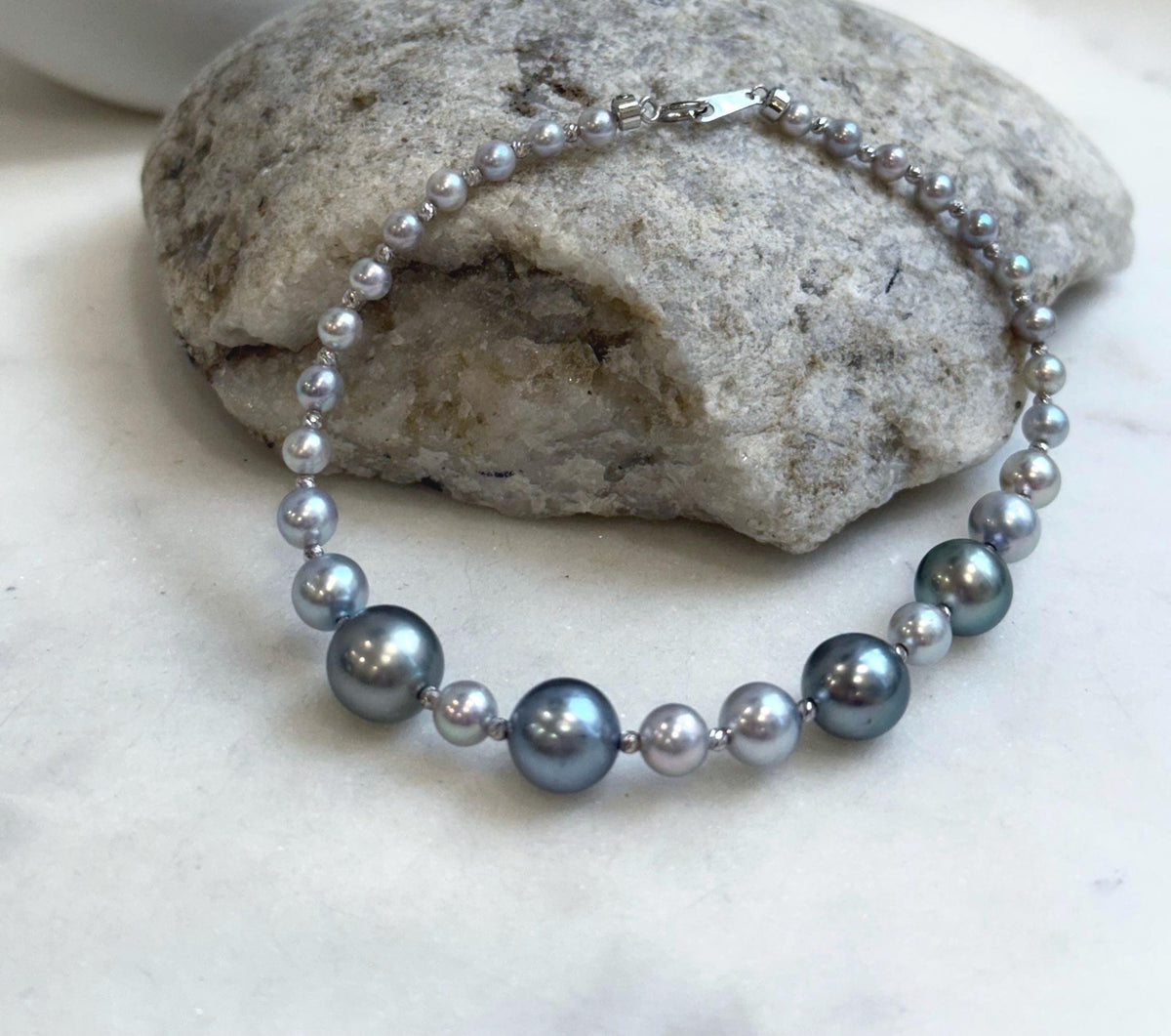 Au750 18K gold 30pcs Akoya Tahitian Ocean Pearls Bracelet: Extreme luster Mirrored effect, 3.5-9.2mm, 18k Gold beads clips, 8”long.
