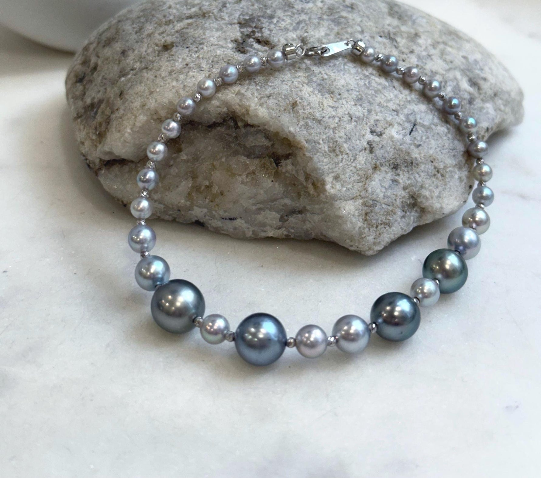 Au750 18K gold 30pcs Akoya Tahitian Ocean Pearls Bracelet: Extreme luster Mirrored effect, 3.5-9.2mm, 18k Gold beads clips, 8”long.