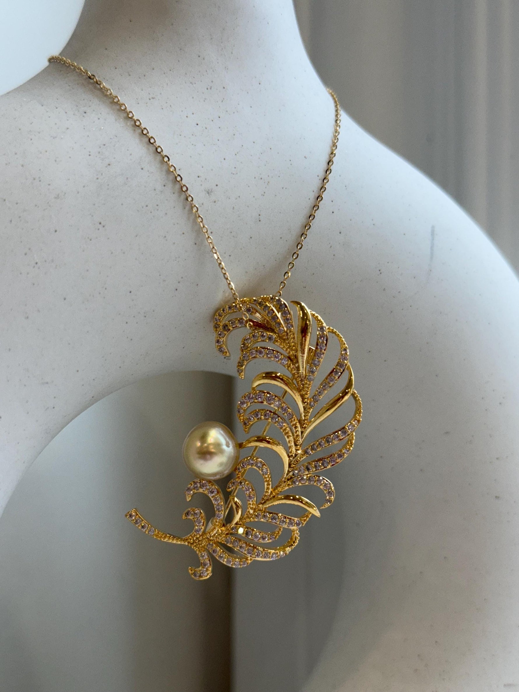South sea golden pearl brooch pendant 2in1: Extreme strong luster mirrored, 9.5mm, pure gold. Feather design Brooch with s925 silver chain.