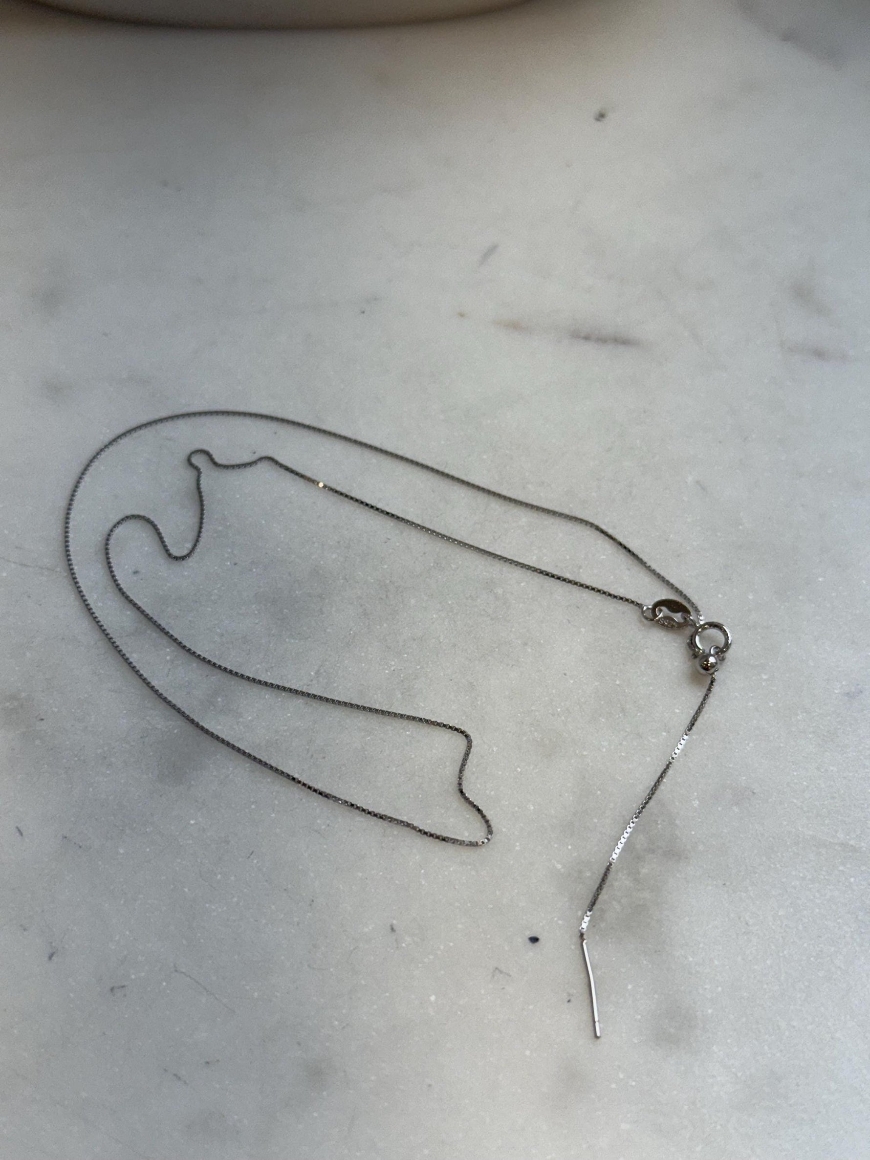 Not for seperate purchase!! 0.6mm thick s925 silver box chain necklace, adjustable size to 17.3”, with needle for floating pendant. Silver.