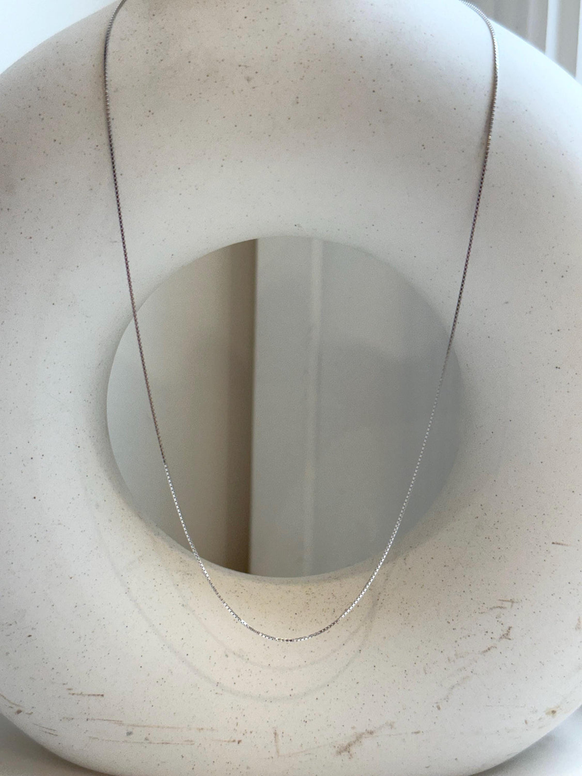 Not for seperate purchase!! 0.6mm thick s925 silver box chain necklace, adjustable size to 17.3”, with needle for floating pendant. Silver.