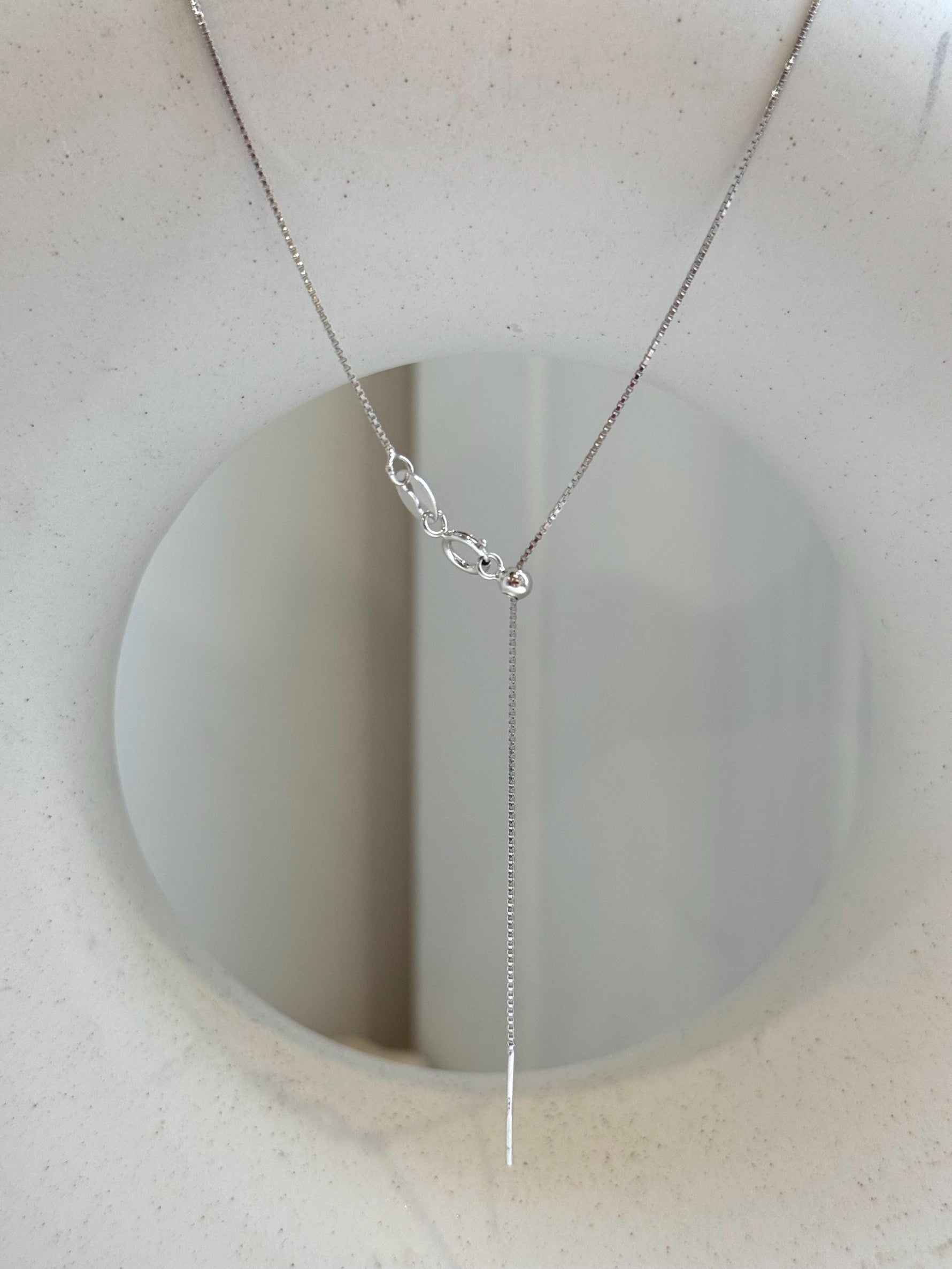 Not for seperate purchase!! 0.6mm thick s925 silver box chain necklace, adjustable size to 17.3”, with needle for floating pendant. Silver.