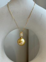15.1m South Sea deep golden Ocean Pearl pendant: Extreme luster mirrored, deep gold pearl, 2.5cm high, S925 silver pendant chain set.