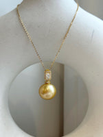 15.1m South Sea deep golden Ocean Pearl pendant: Extreme luster mirrored, deep gold pearl, 2.5cm high, S925 silver pendant chain set.