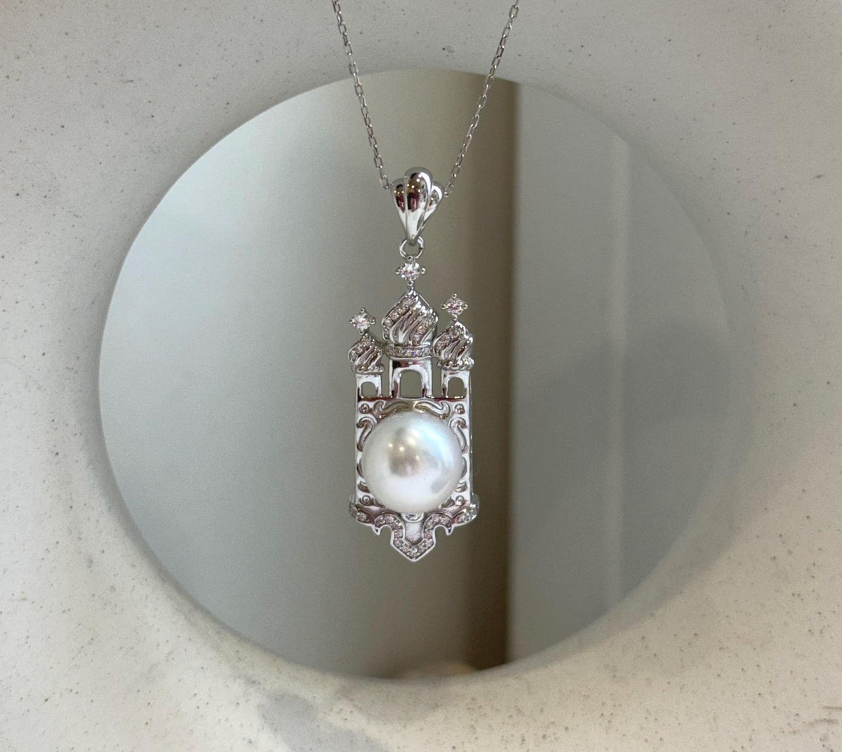 11mm White Edison Pearl pendant: Extreme luster mirrored, cold white pearl, 1.5x4.4cm, S925 silver pendant chain set.