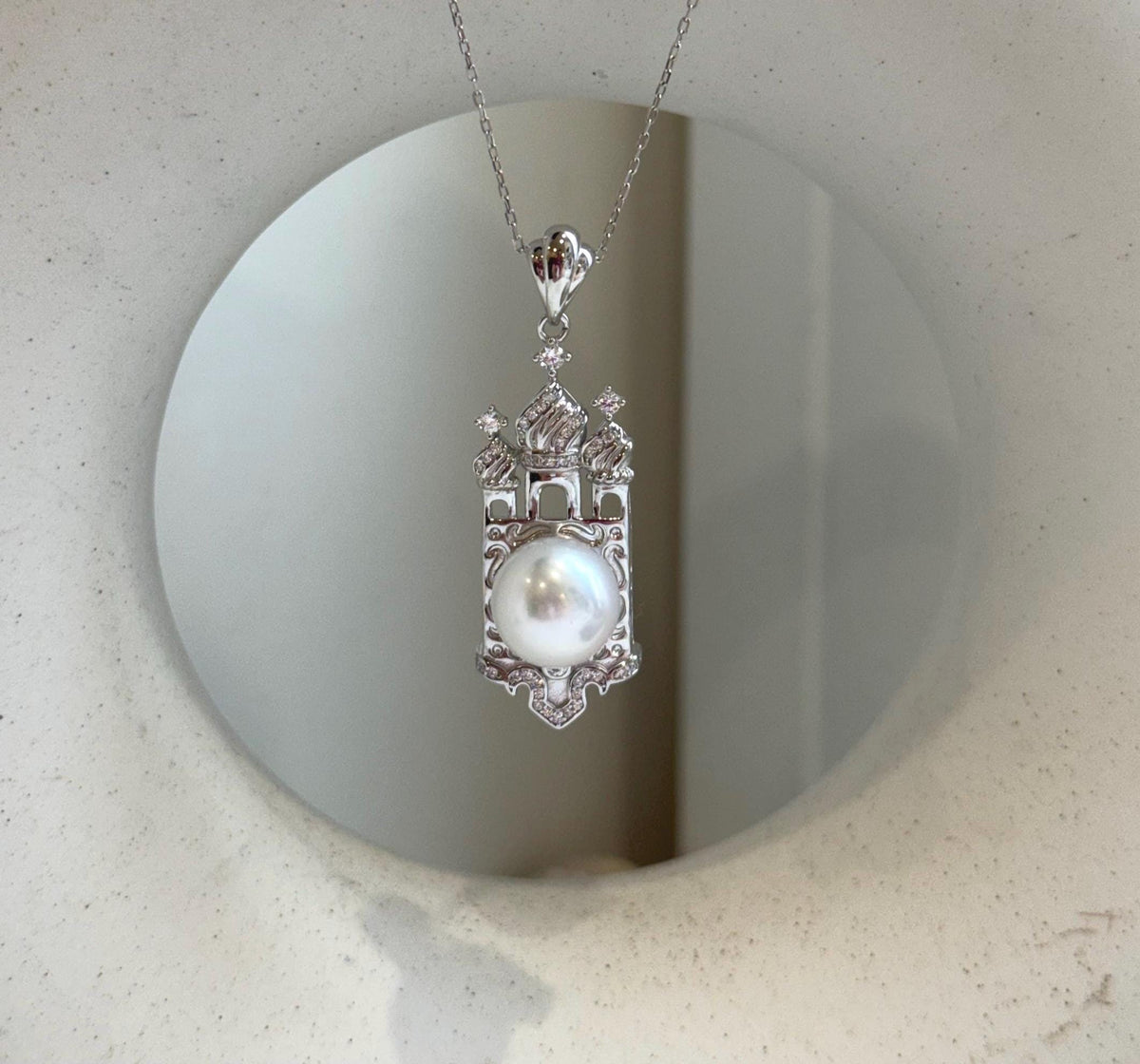 11mm White Edison Pearl pendant: Extreme luster mirrored, cold white pearl, 1.5x4.4cm, S925 silver pendant chain set.