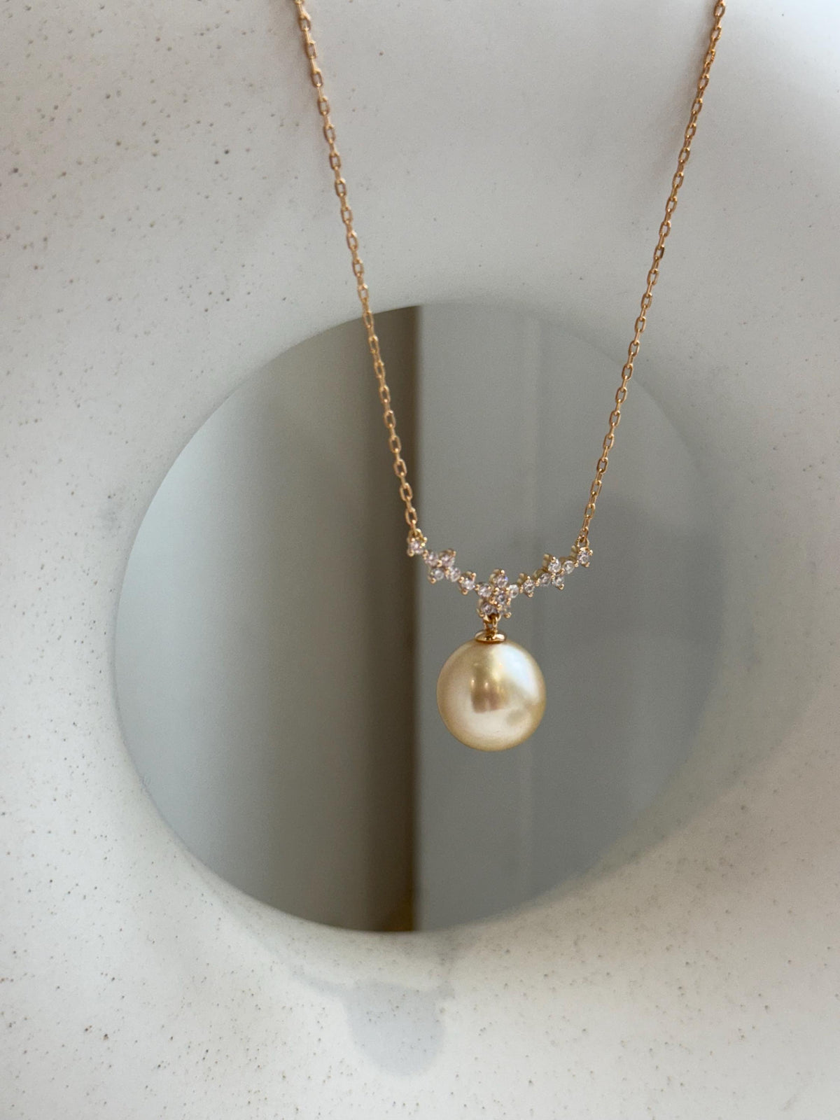 11.5mm South Sea Golden ocean pearl cool Pendant Necklace Set: Extreme luster mirrored, light Gold. To 18.3“