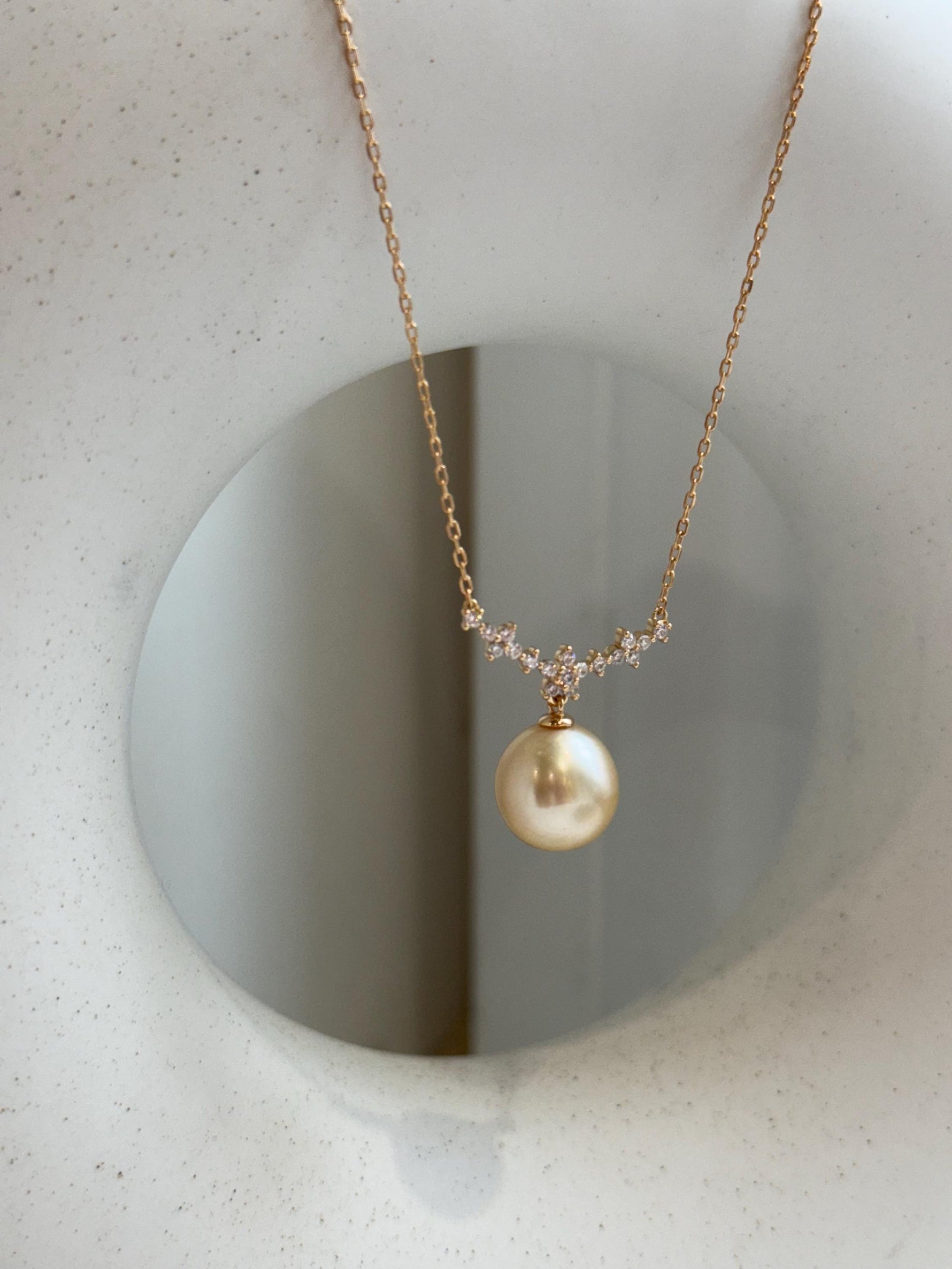 11.5mm South Sea Golden ocean pearl cool Pendant Necklace Set: Extreme luster mirrored, light Gold. To 18.3“