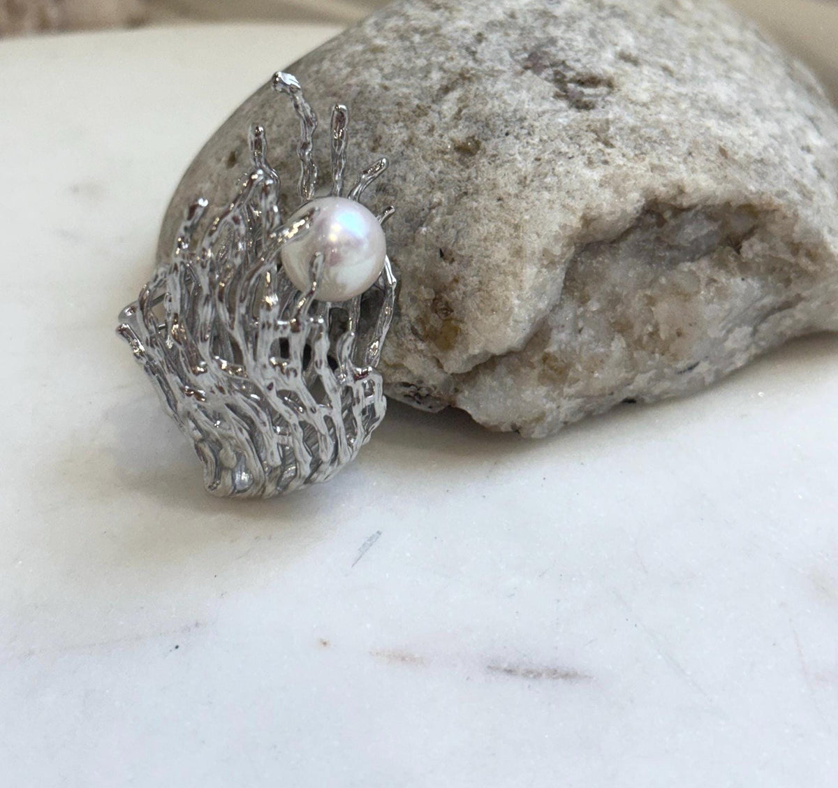 11.2mm white Pearl Brooch Pendant 2in1: Extreme Luster mirrored, white with pink hue, Seaweed 3D brooch, s925 silver chain.