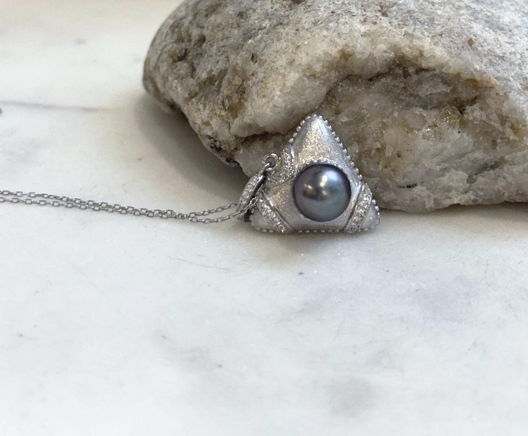9.1mm Tahitian ocean Triangle pendant: Extreme luster mirrored, platinum green, S925 silver pendant chain set. gift for her