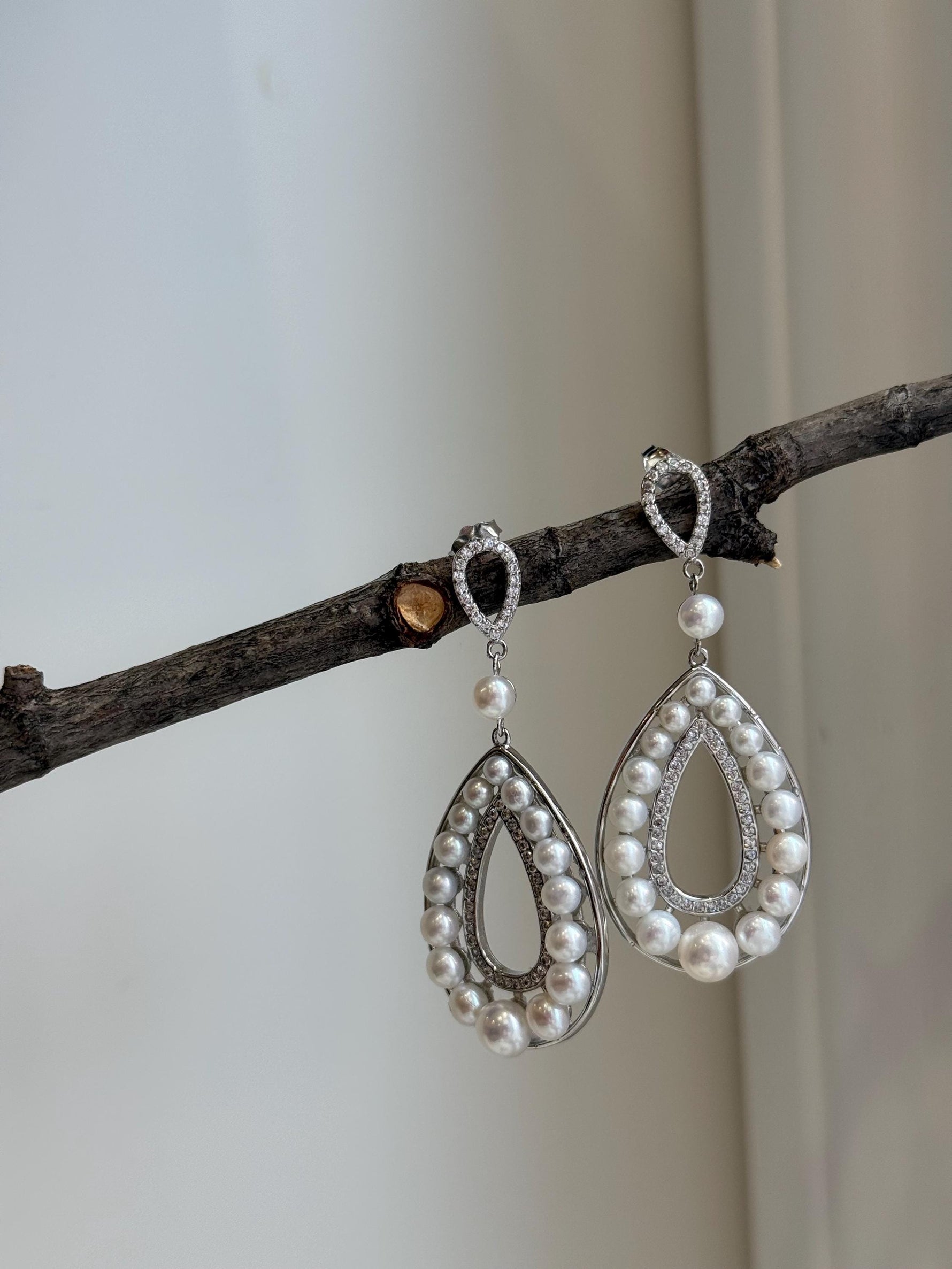 36pcs 3-5.5mm White pearls Earrings: Extreme luster mirrored, 4.8cm high, S925 silver vintage earrings.