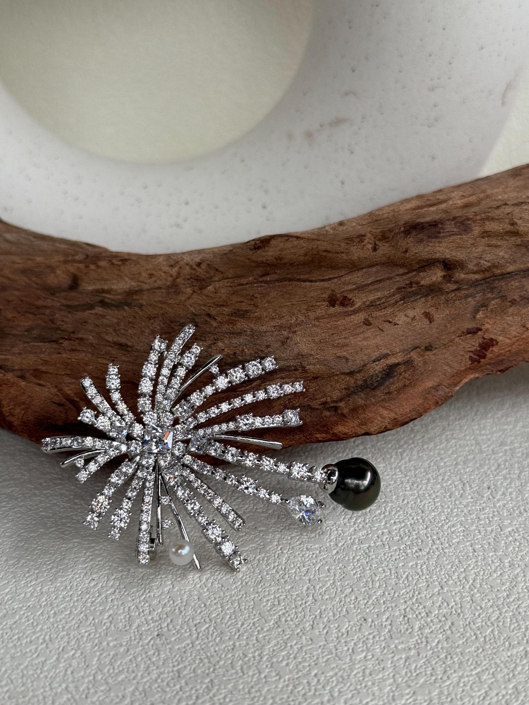 Tahitian Ocean Pearl Brooch Pendant 2in1: Extreme luster mirrored, 9.8mm green black, Fireworks Copper Brooch, s925 silver chain.