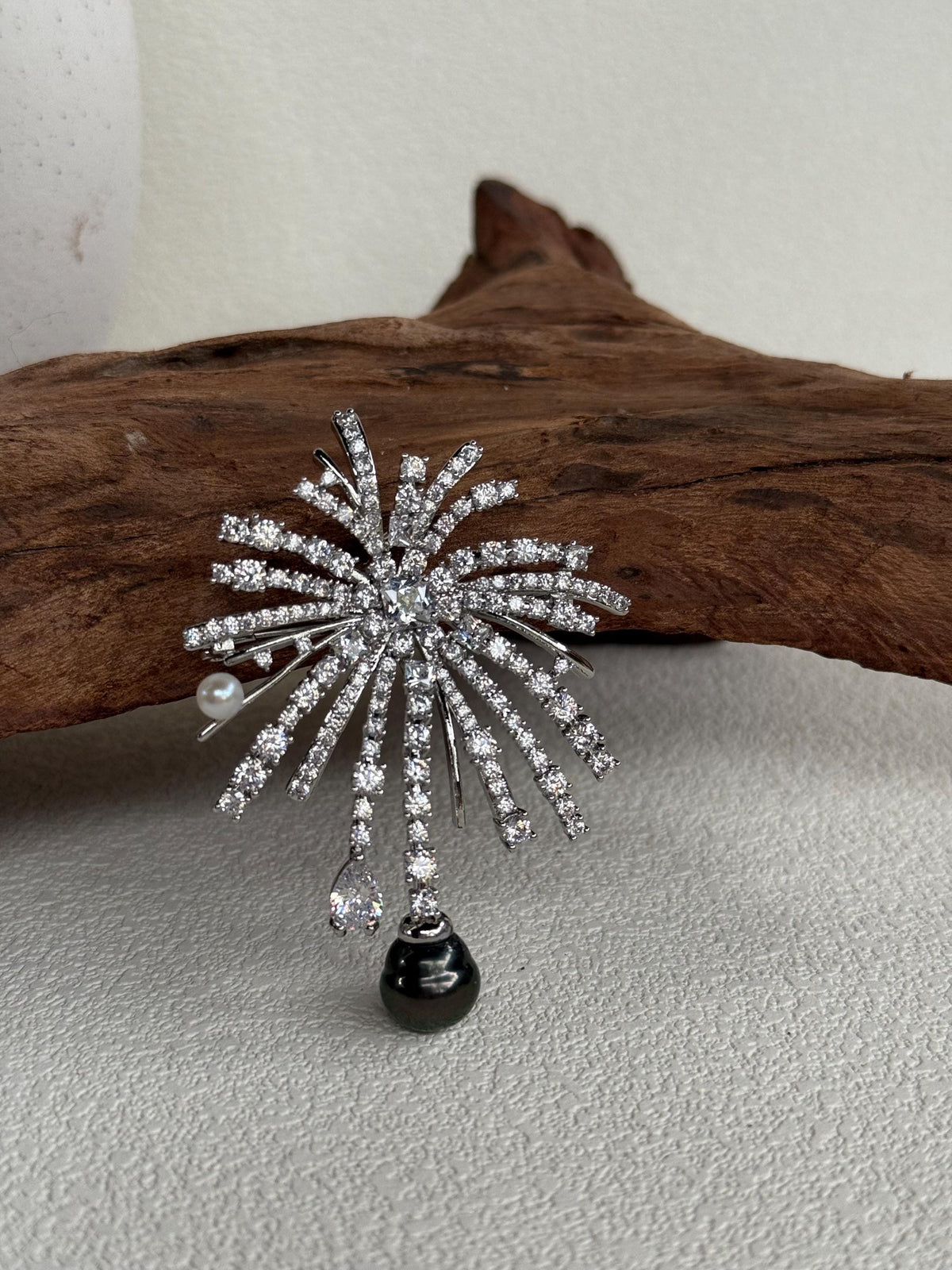 Tahitian Ocean Pearl Brooch Pendant 2in1: Extreme luster mirrored, 9.8mm green black, Fireworks Copper Brooch, s925 silver chain.