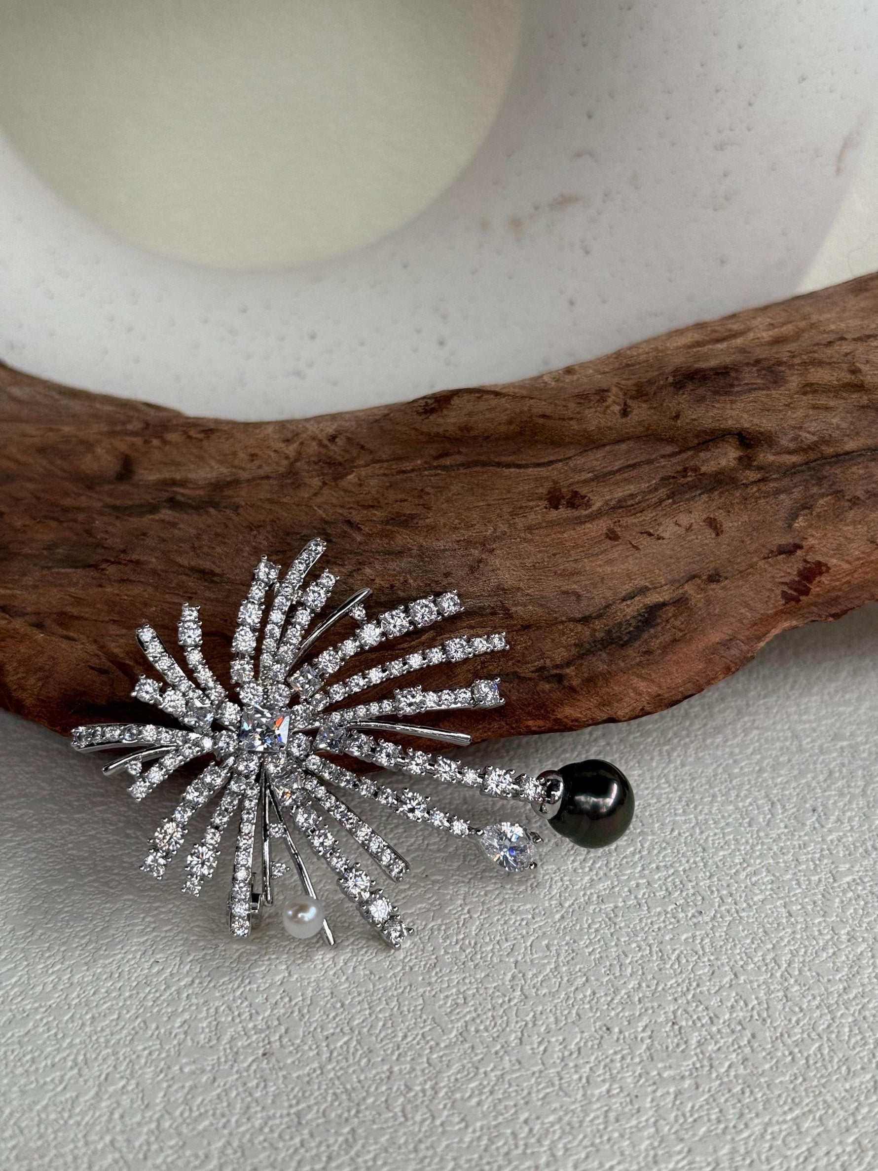 Tahitian Ocean Pearl Brooch Pendant 2in1: Extreme luster mirrored, 9.8mm green black, Fireworks Copper Brooch, s925 silver chain.