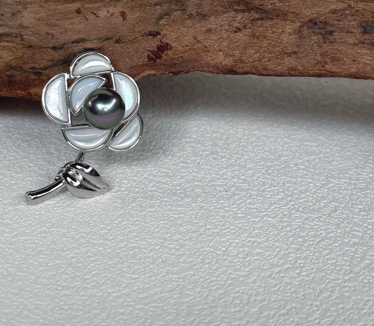 Tahitian Ocean Pearl Brooch Pendant 2in1: Extreme Luster mirrrored, 9.2mm, peacock green pearl, 2.5x3.8cm, S925 silver chain. Christmas gift