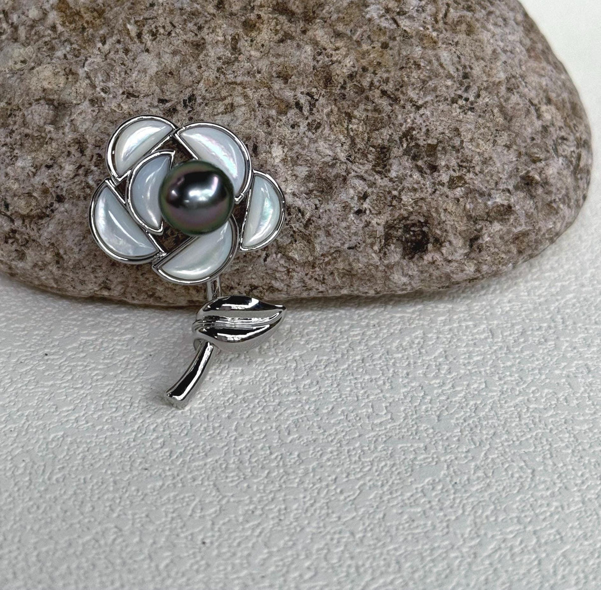 Tahitian Ocean Pearl Brooch Pendant 2in1: Extreme Luster mirrrored, 9.2mm, peacock green pearl, 2.5x3.8cm, S925 silver chain.