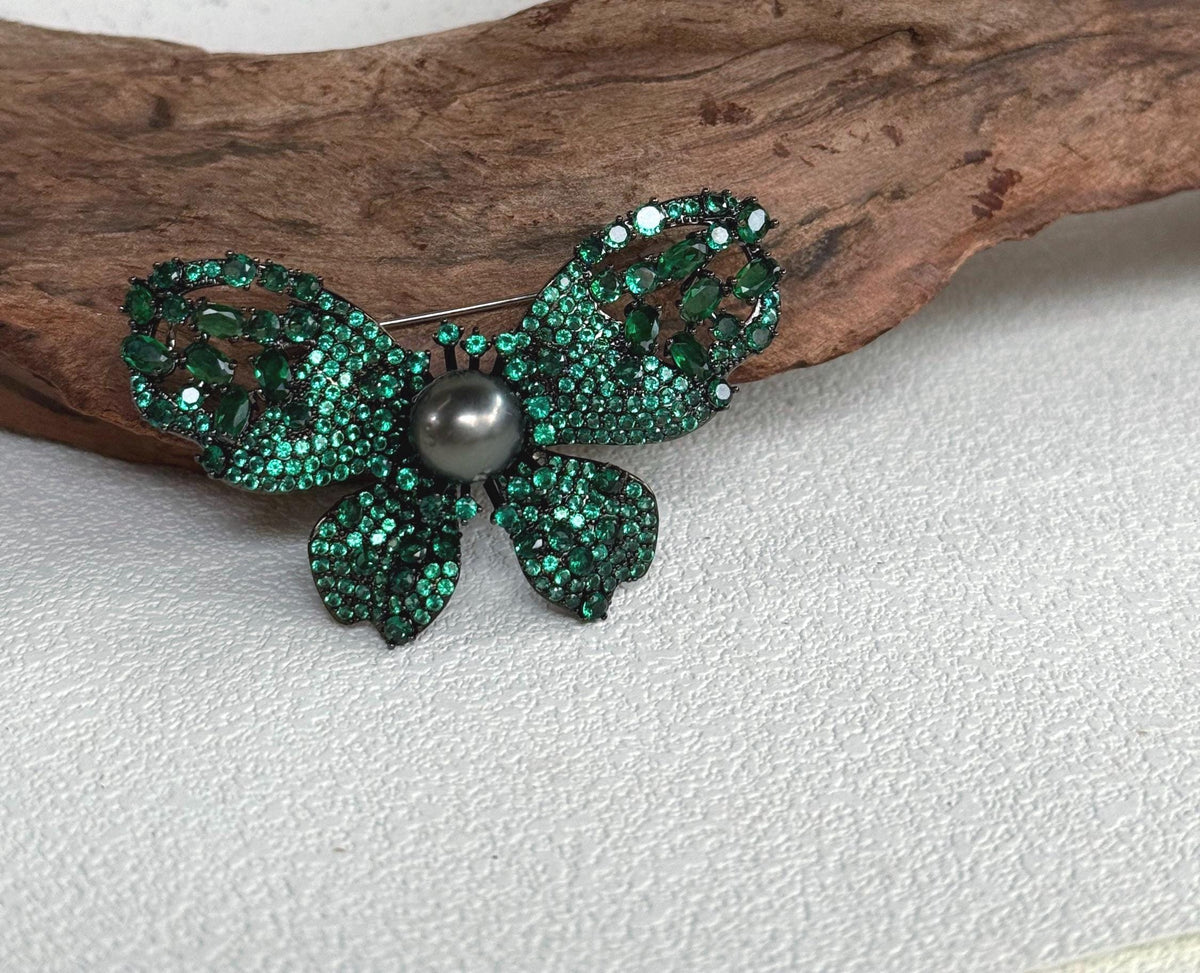 Tahitian Ocean Pearl Butterfly Brooch Pendant 2in1: Extreme Luster mirrrored, 10.2mm, platinum black pearl, 6x4cm, S925 silver chain.