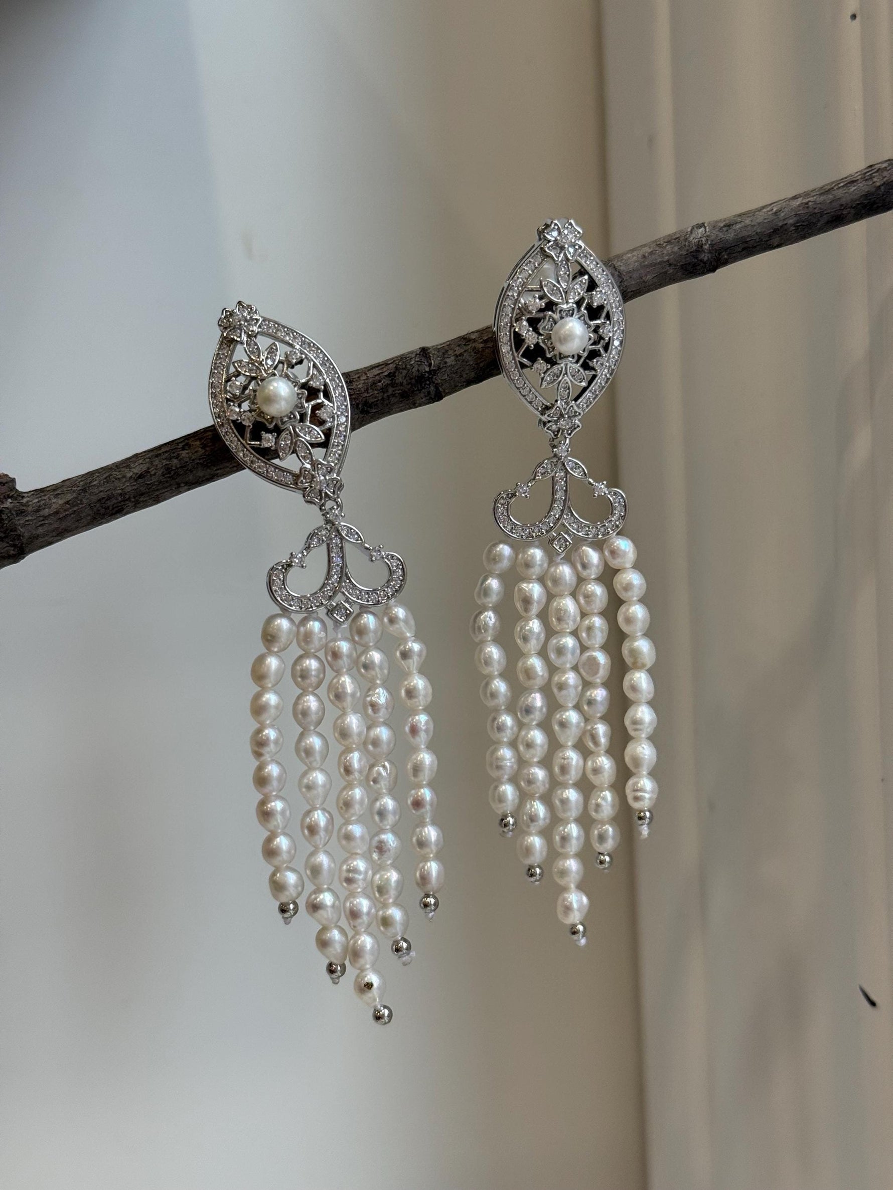 90pcs Extreme luster white small pearls Earring Chandeliers, Vintage design, 9cm high.