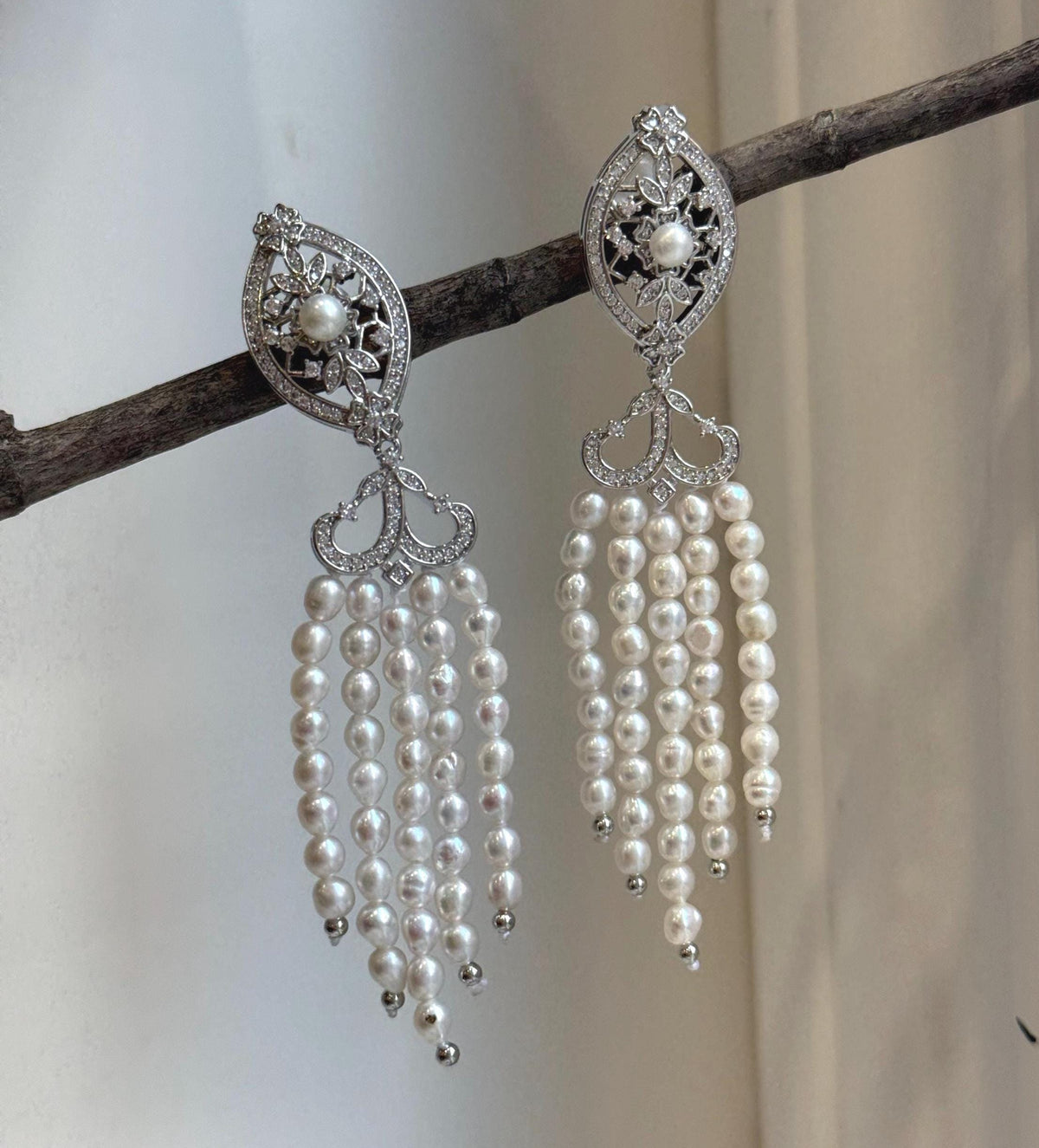 90pcs Extreme luster white small pearls Earring Chandeliers, Vintage design, 9cm high.