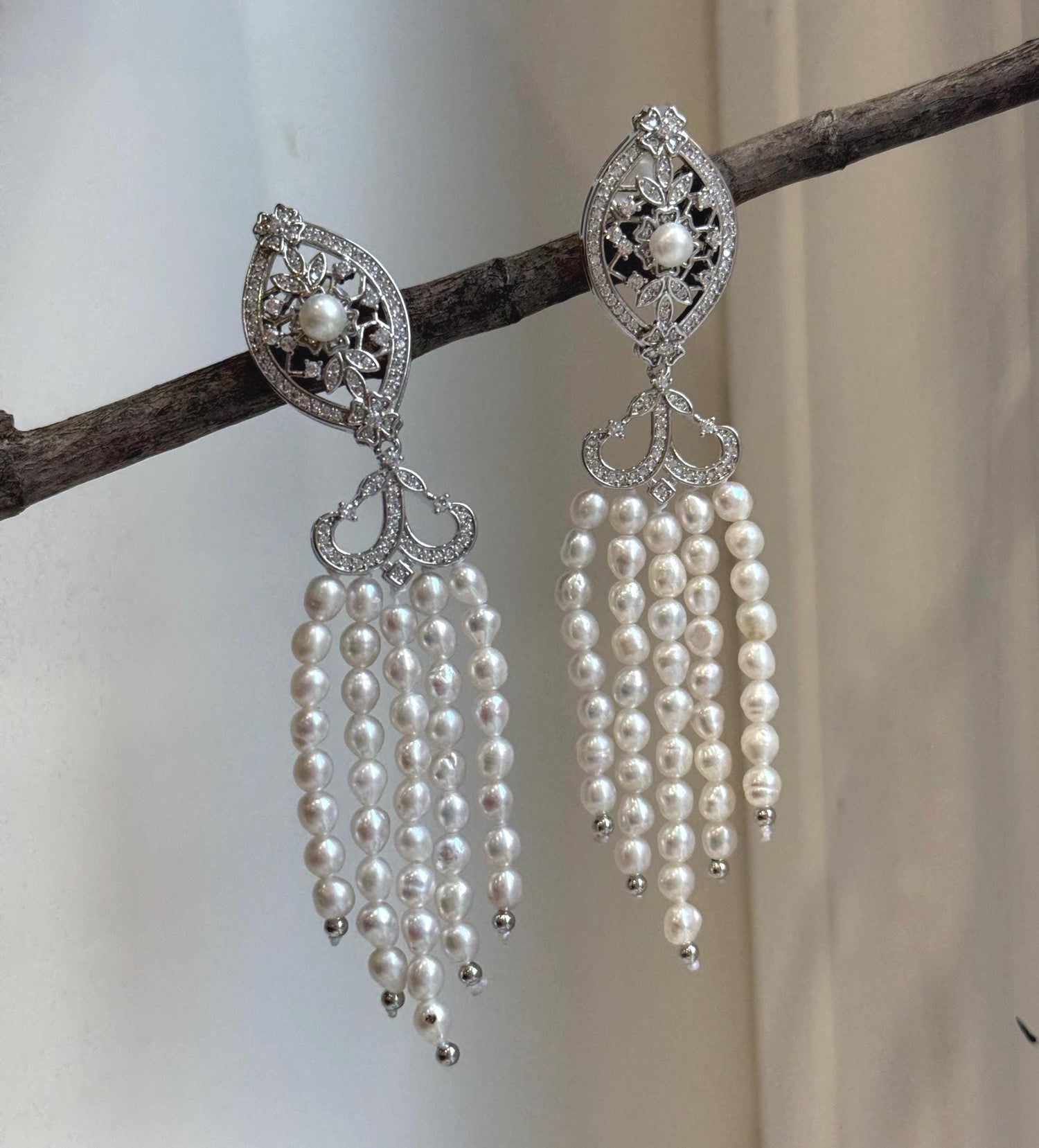 90pcs Extreme luster white small pearls Earring Chandeliers, Vintage design, 9cm high.