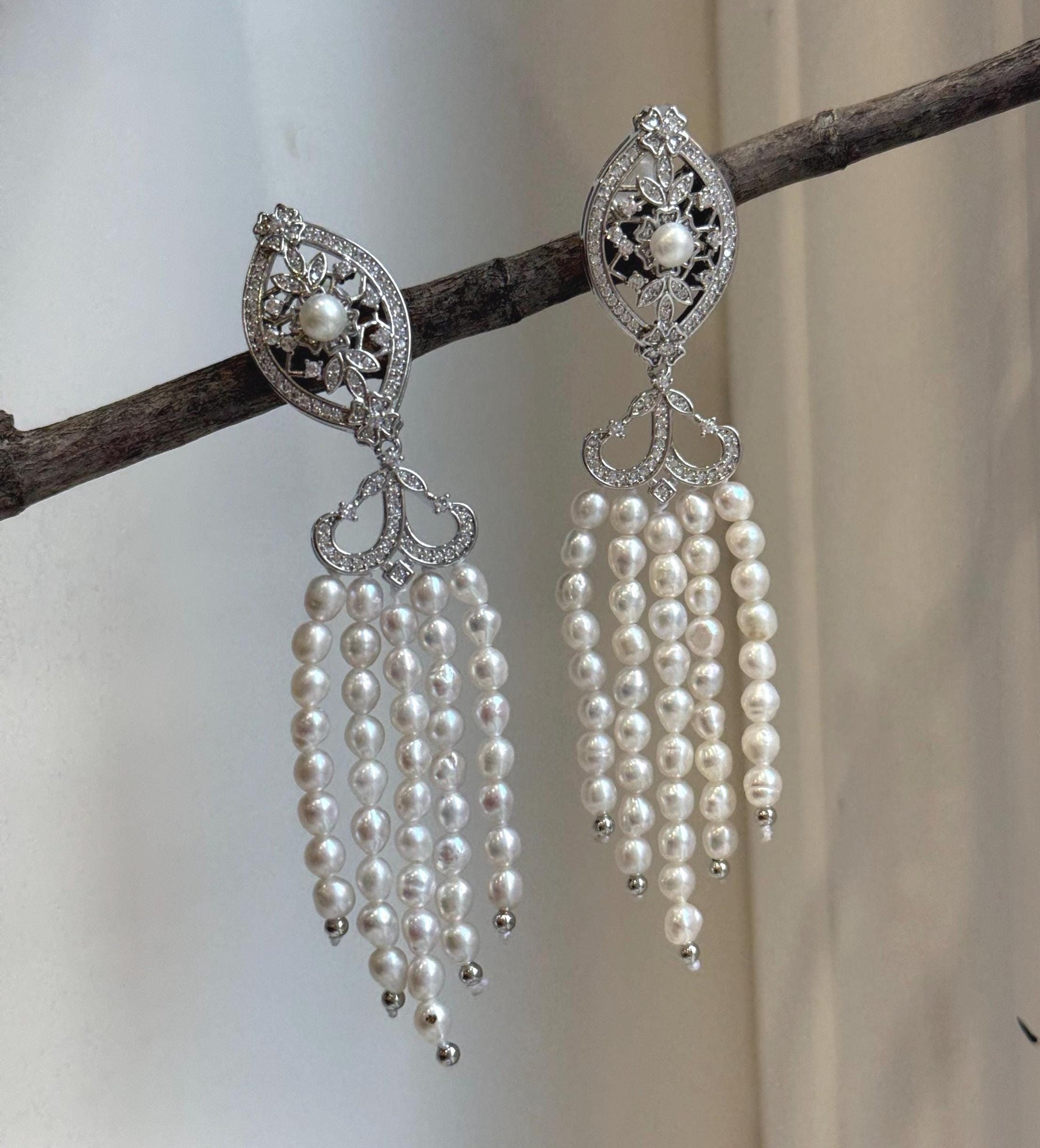 90pcs Extreme luster white small pearls Earring Chandeliers, Vintage design, 9cm high.