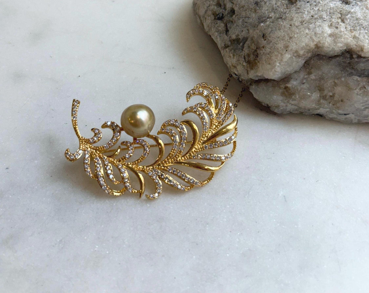 South sea golden pearl brooch pendant 2in1: Extreme strong luster mirrored, 9.5mm, pure gold. Feather design Brooch with s925 silver chain.