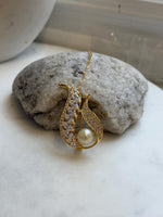 South sea golden pearl brooch pendant 2in1: Extreme strong luster mirrored, 9.3mm, light gold. Vintage design Brooch with s925 silver chain.