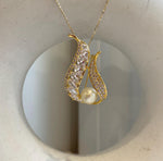 South sea golden pearl brooch pendant 2in1: Extreme strong luster mirrored, 9.3mm, light gold. Vintage design Brooch with s925 silver chain.