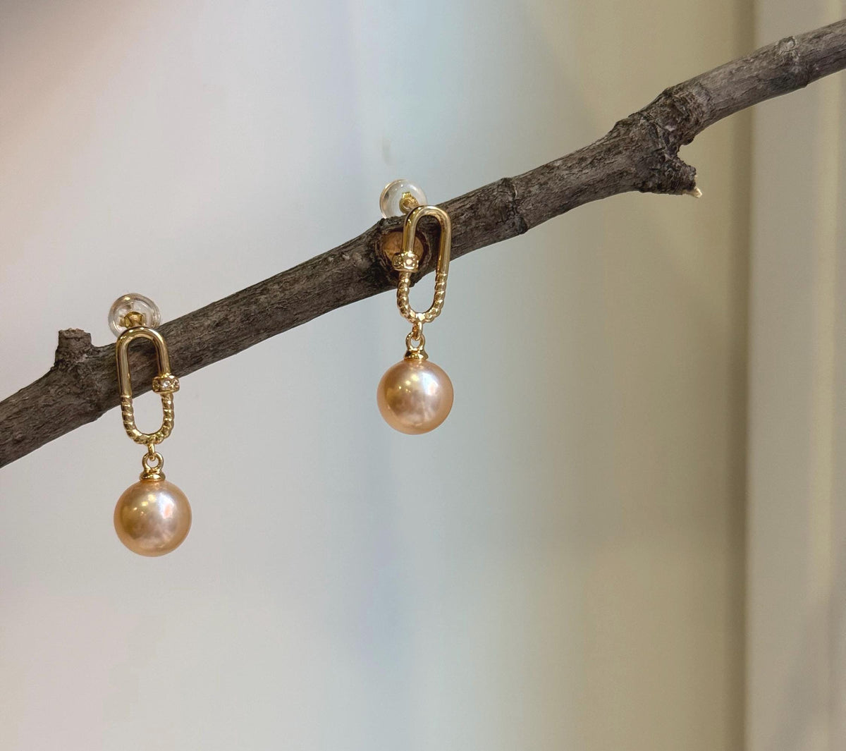 8.5mm Peach Gold Pearls Earrings Chandeliers: Extreme luster Mirrored, Metallic peach gold color, 2.5cm high, S925 silver cool earrings.