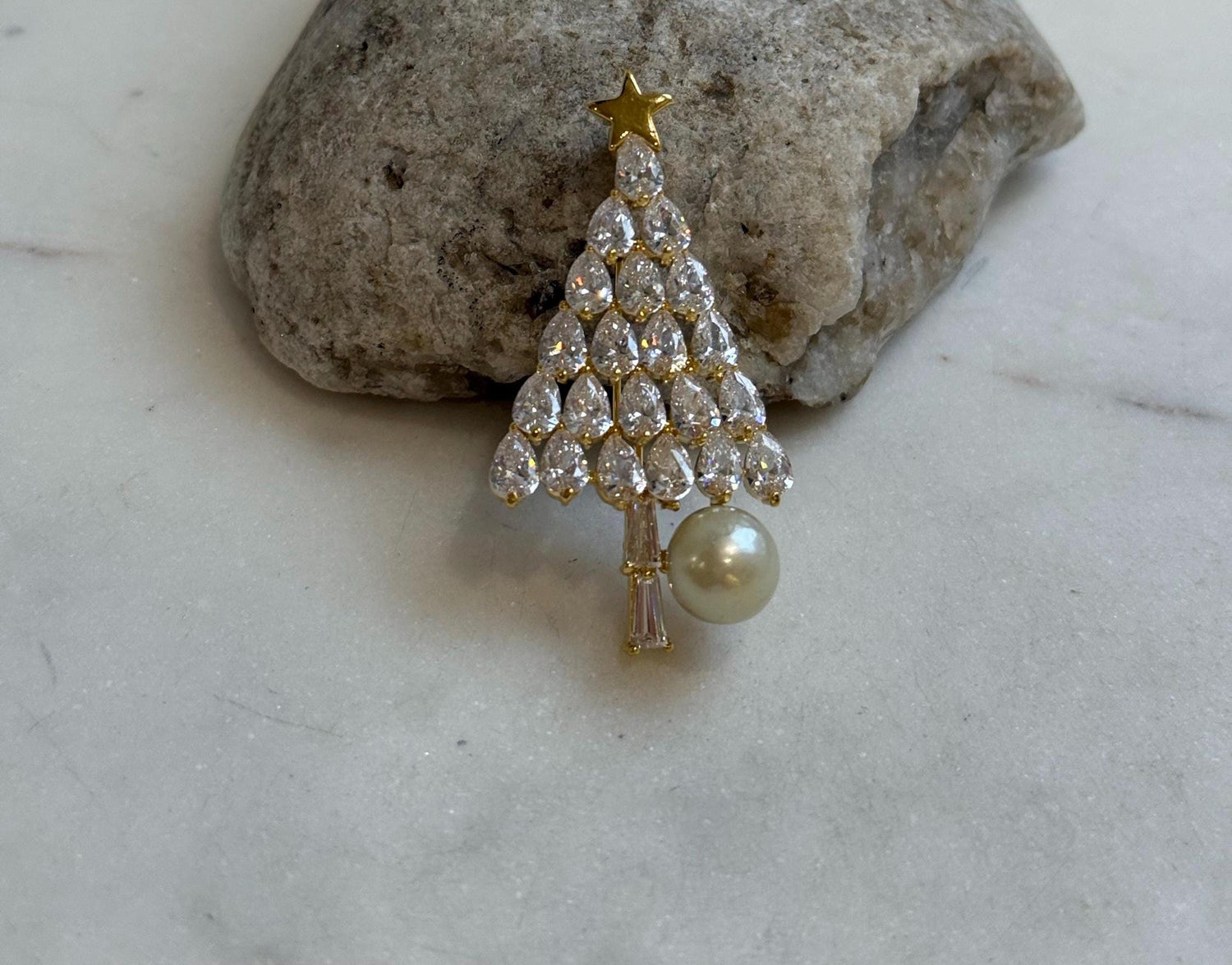 South sea golden pearl brooch: Extreme luster mirrored effect, 9.6mm, light gold pearl. Christmas Brooch.