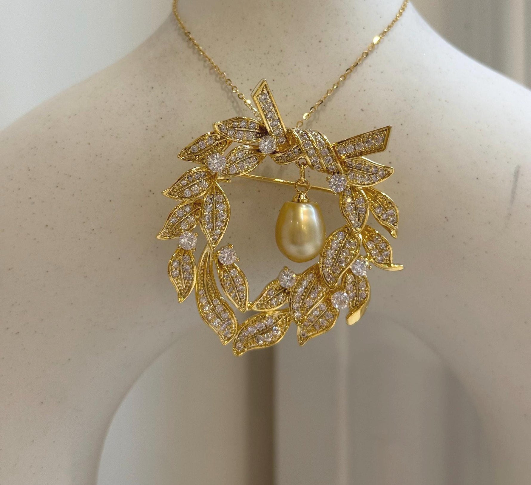 South sea golden pearl Floral Ring brooch pendant 2in1: Extreme strong luster mirrored, 8.5mm, 4.5x4.7cm, s925 silver chain not included. Christmas brooches