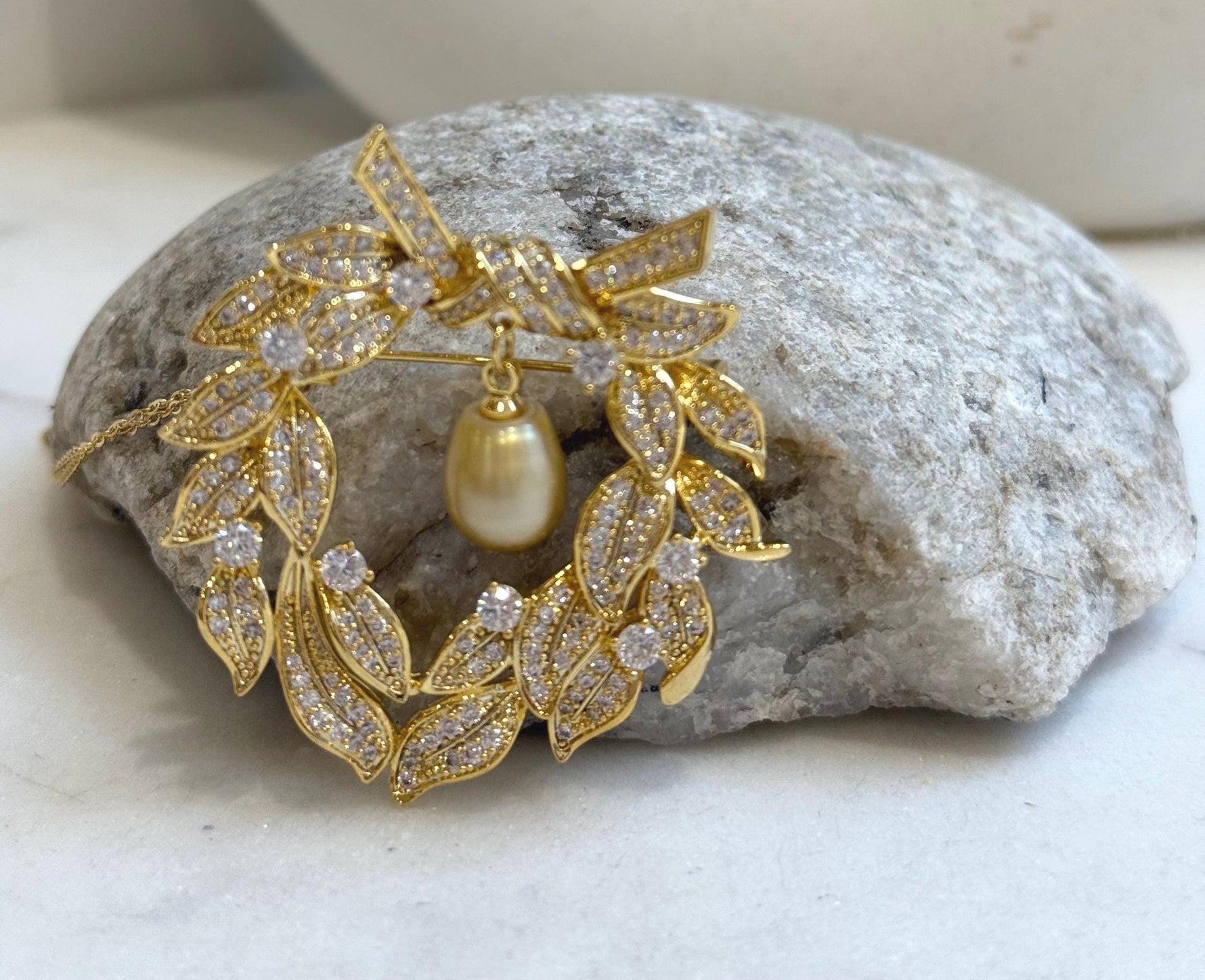South sea golden pearl Floral Ring brooch pendant 2in1: Extreme strong luster mirrored, 8.5mm, 4.5x4.7cm, s925 silver chain not included. Christmas brooches